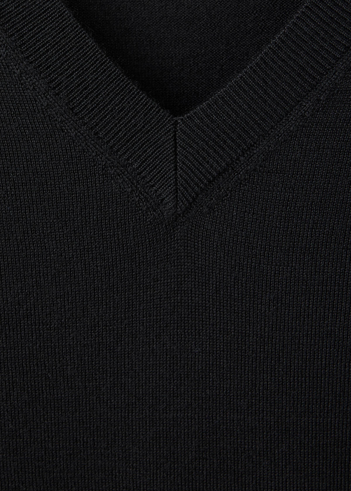 100% merino wool V-neck sweater — Black