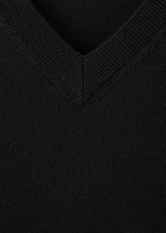 100% merino wool V-neck sweater — Black 7