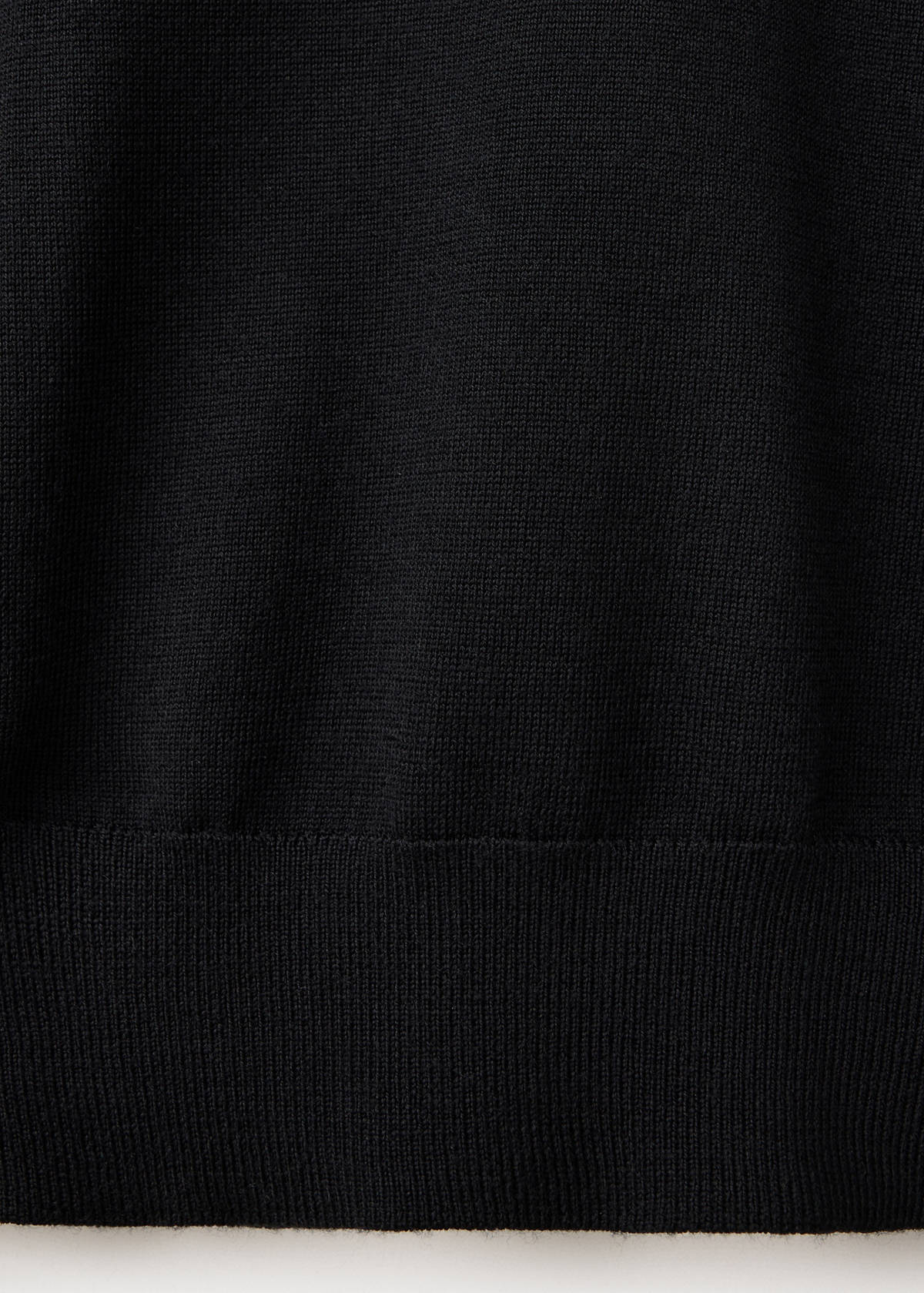 100% merino wool V-neck sweater — Black