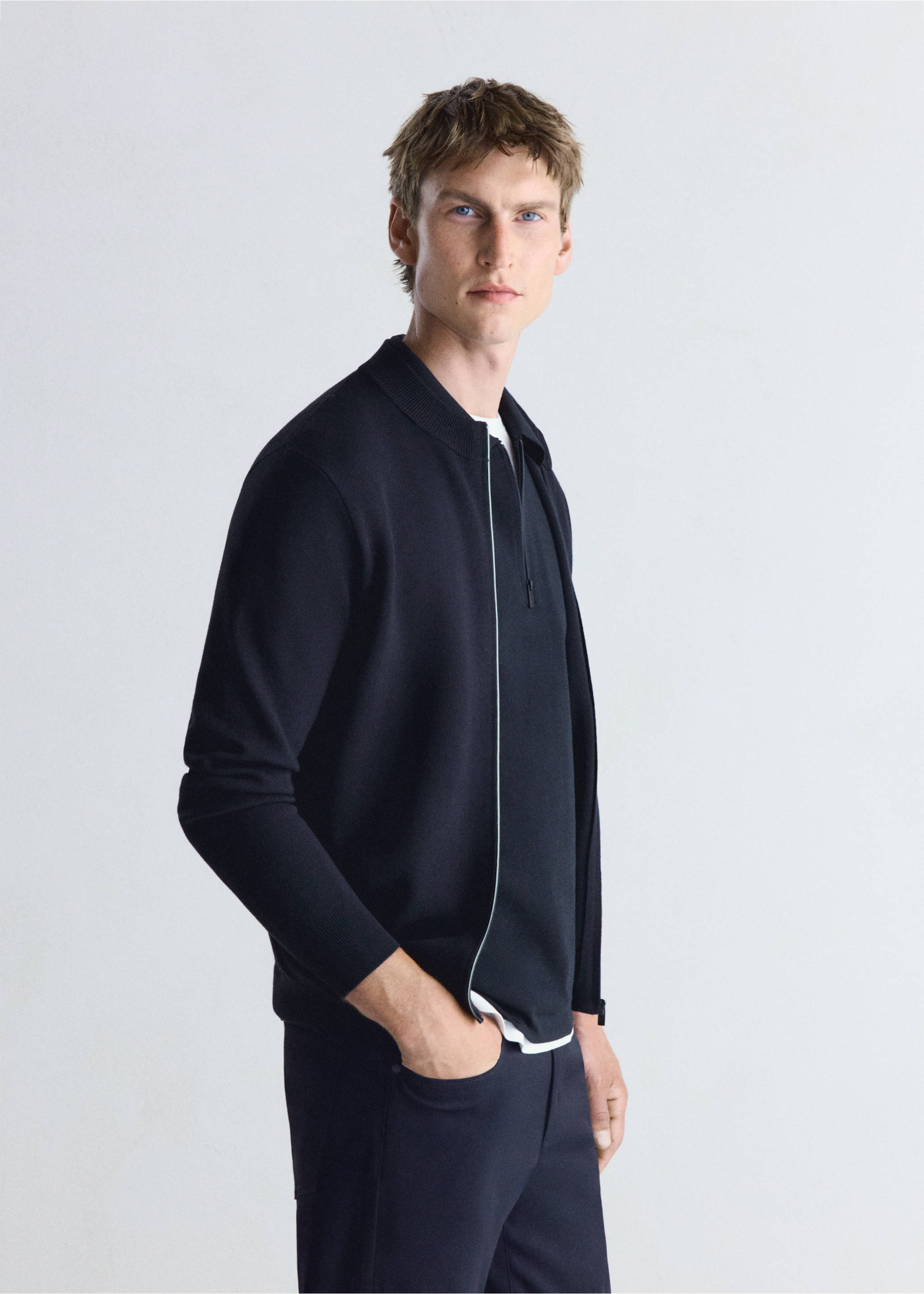 Cardigan luxusc - Details of the article 2, Navy. Ref: 37065981-00.