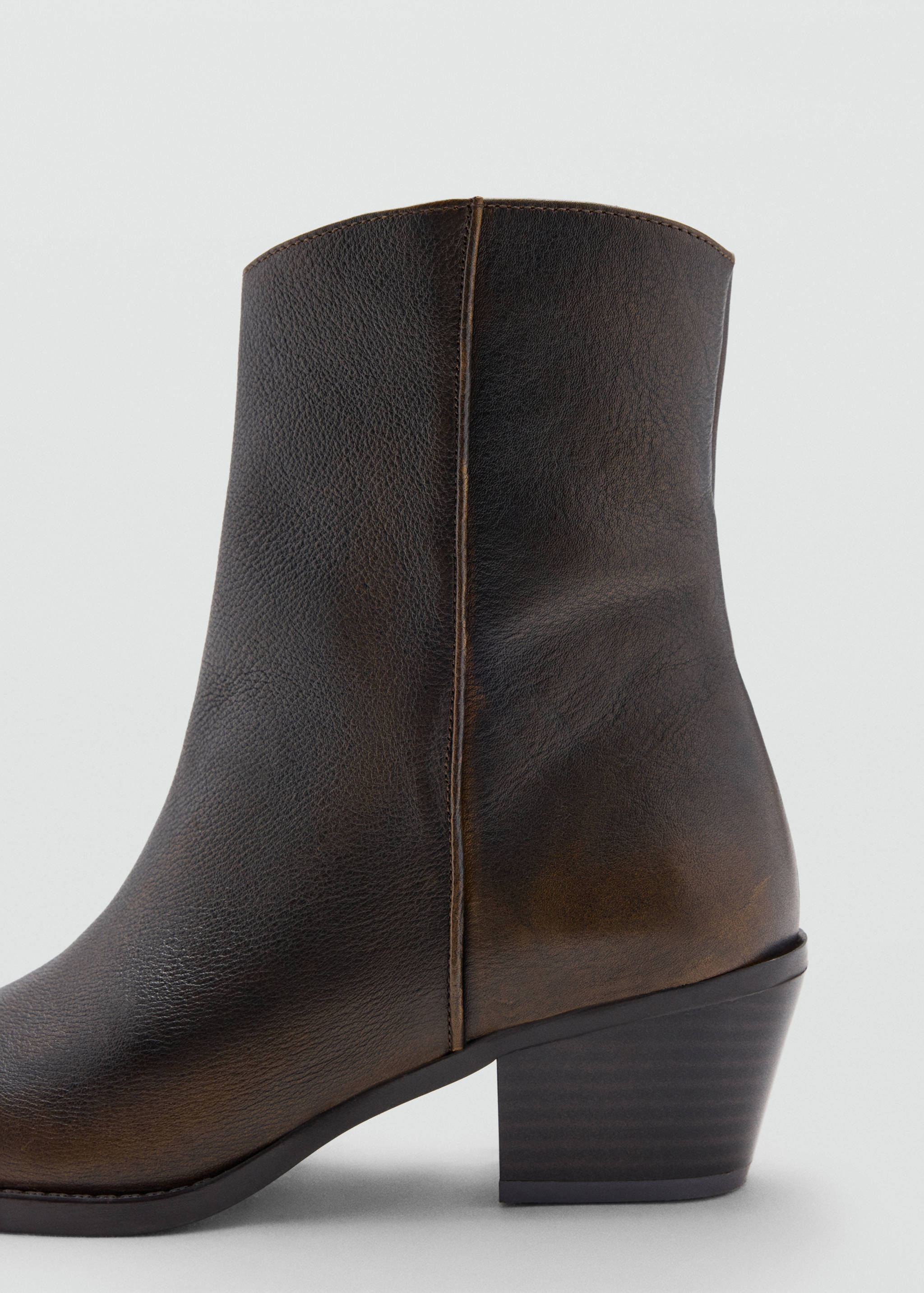 100% leather ankle boot with heel - Details of the article 1
