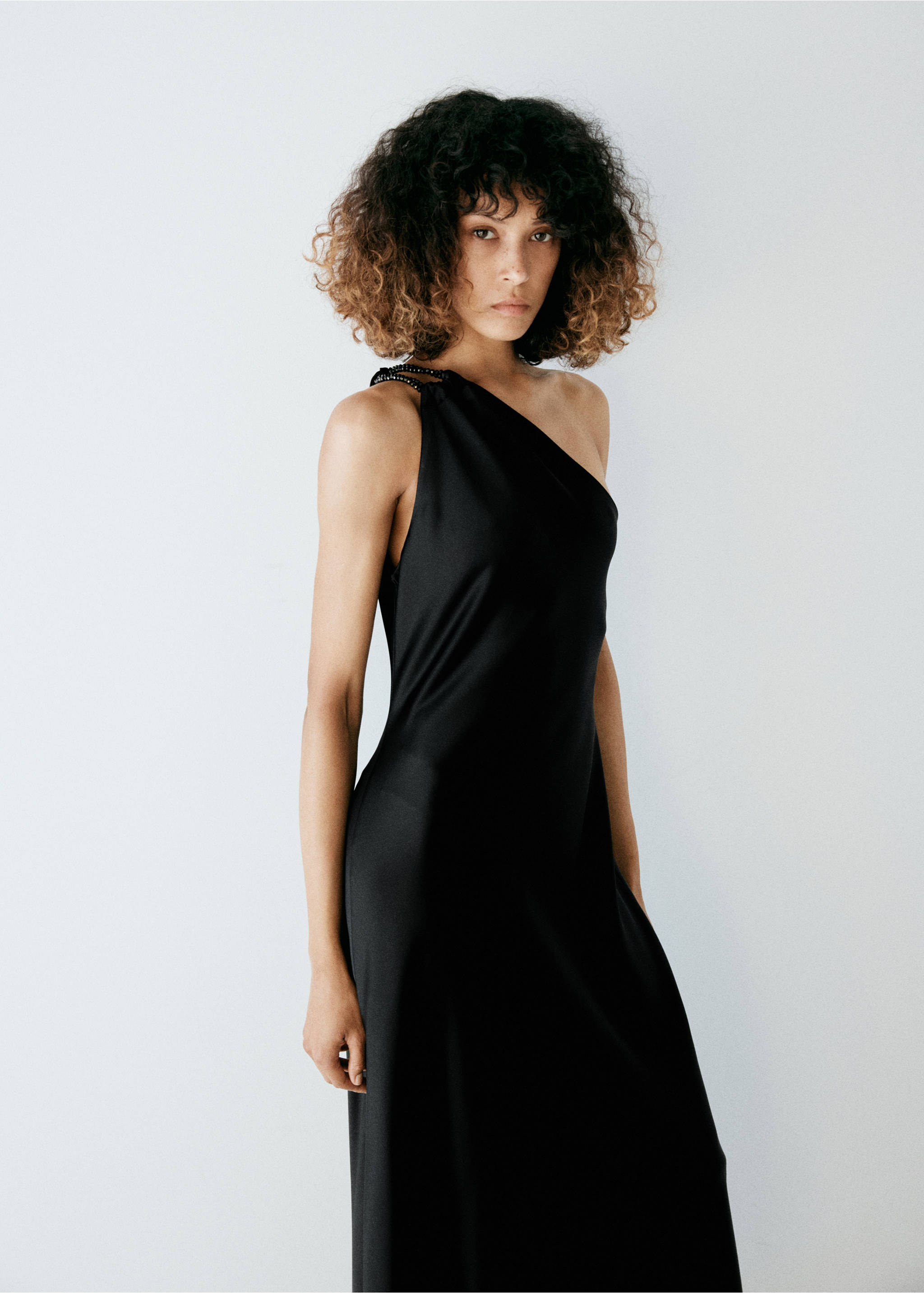 Satin dress with beaded straps - Medium plane, Black. Ref: 37065985-00.