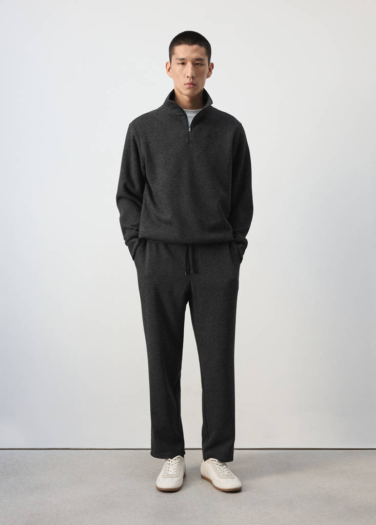 Joggers with elasticated waistband and drawstring