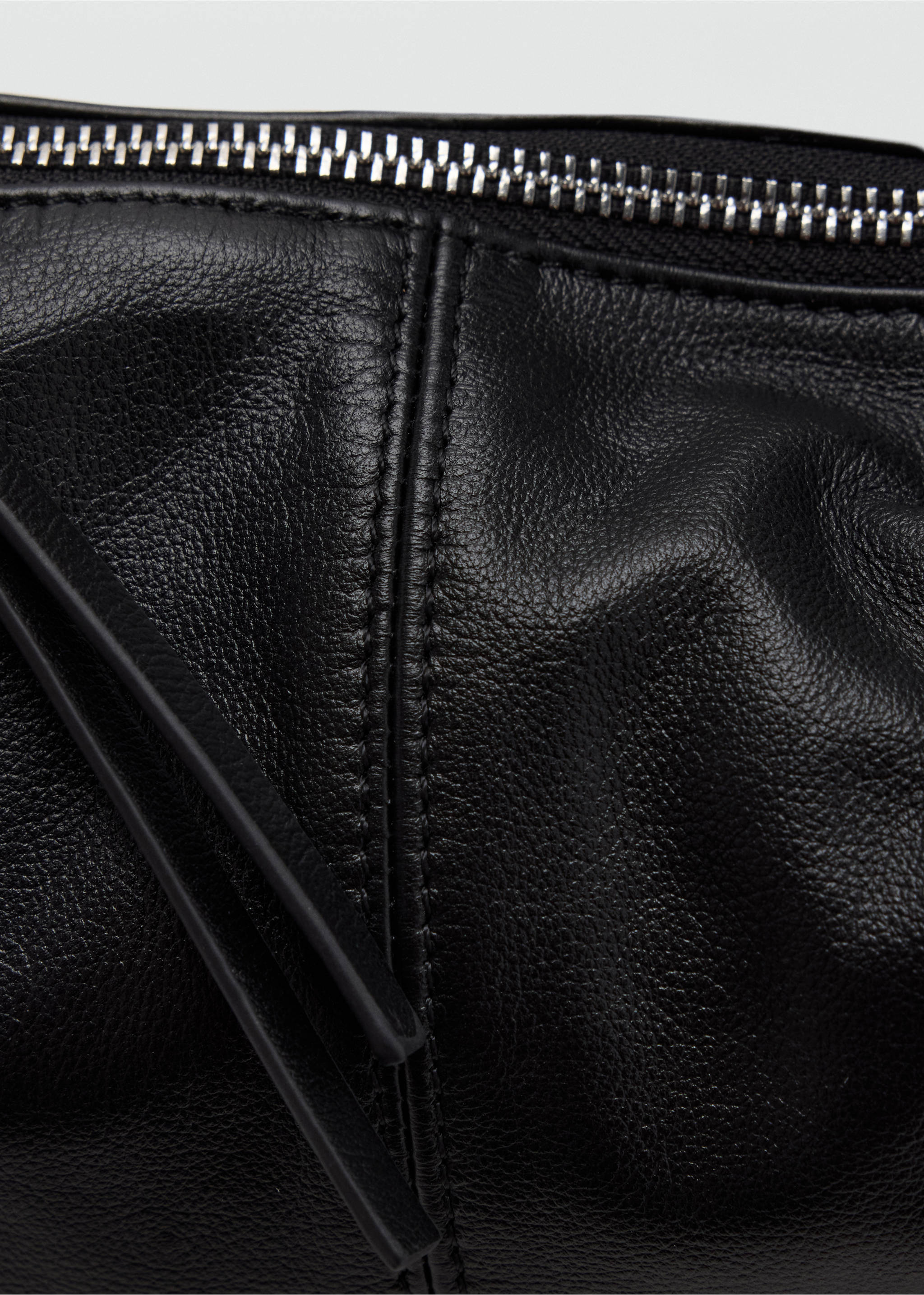 100% bovine leather bag - Details of the article 2, Black. Ref: 37065999-00.