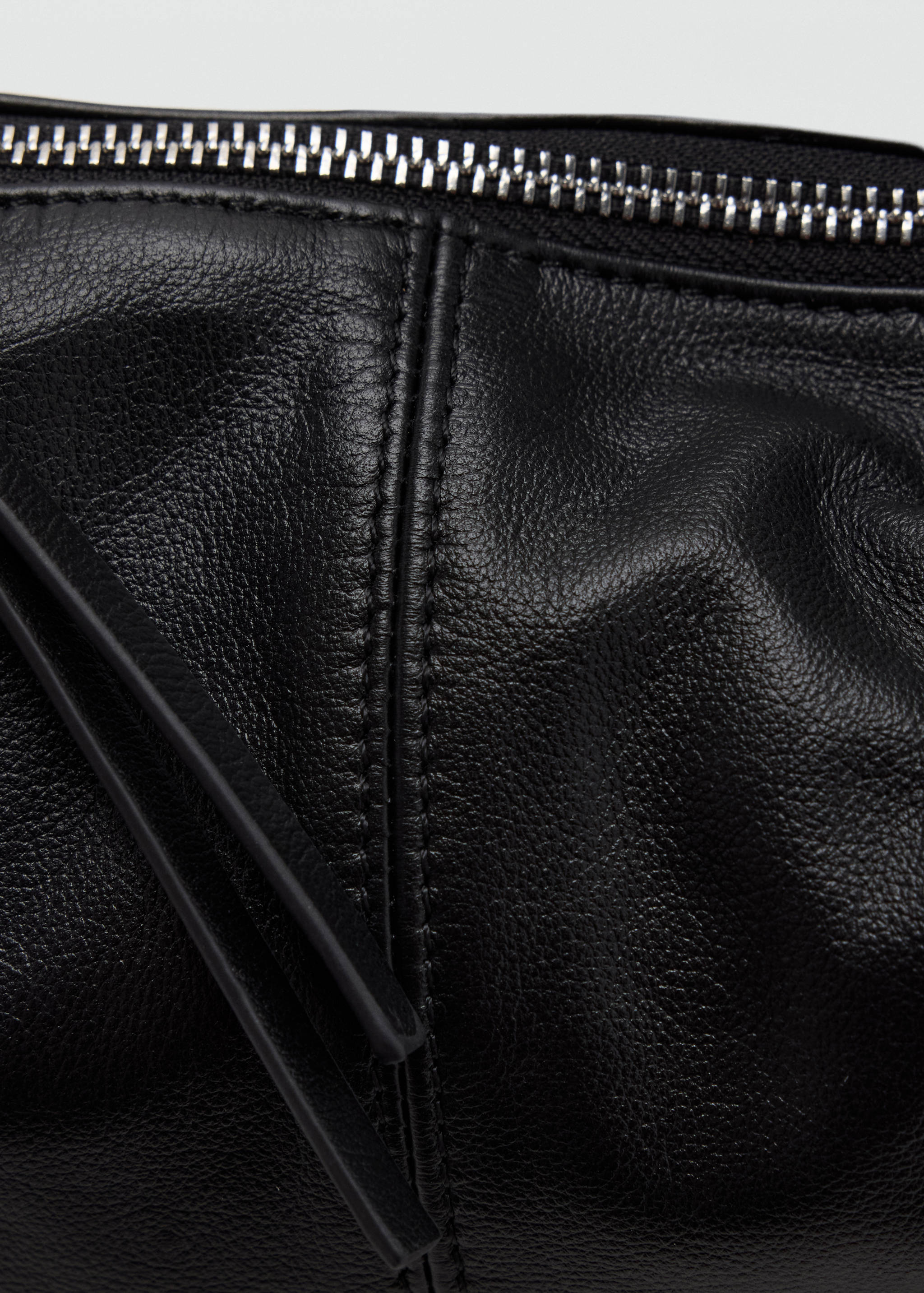 100% bovine leather bag - Details of the article 2