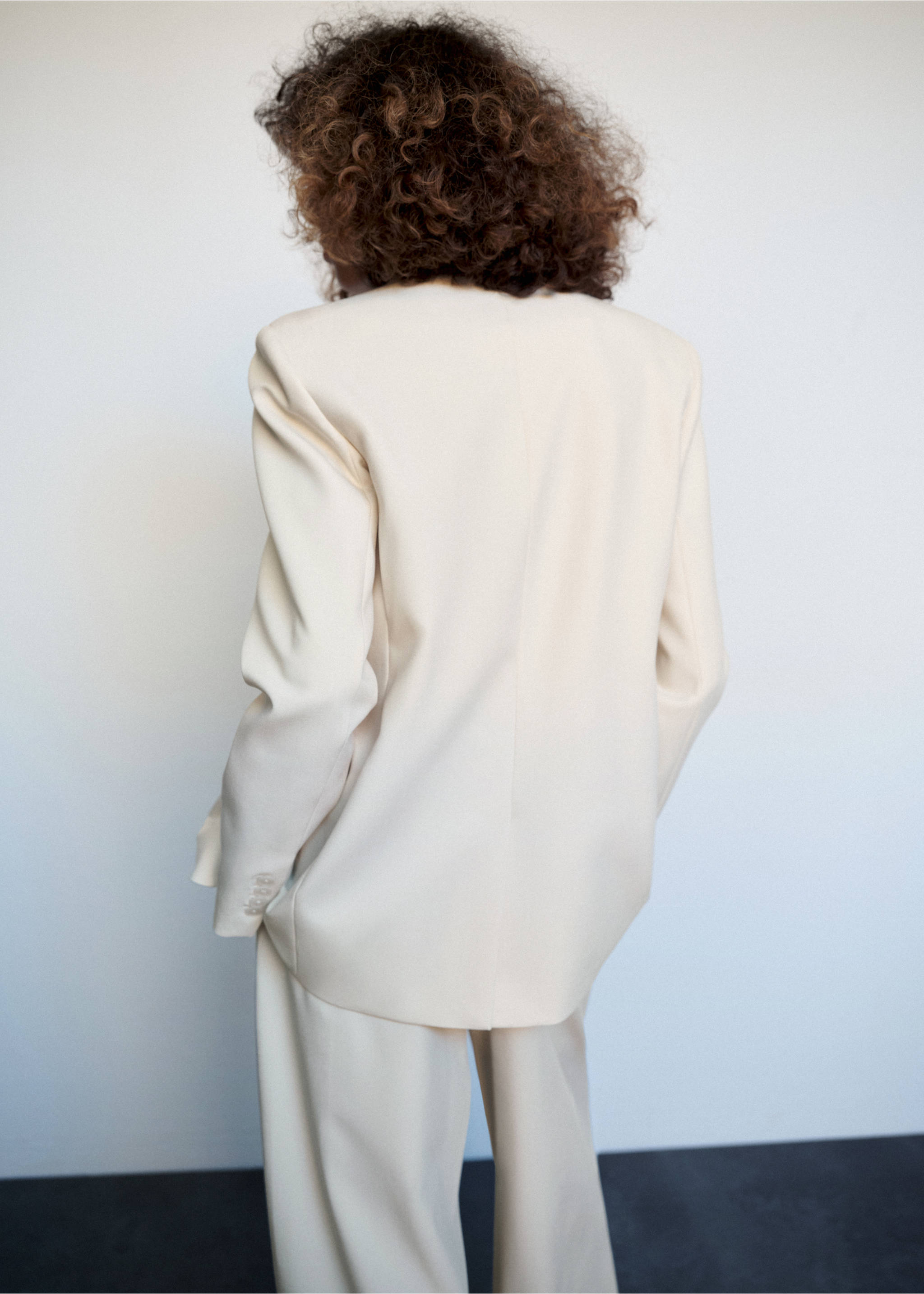 Belt suit blazer - Reverse of the article, Ecru. Ref: 37066013-00.