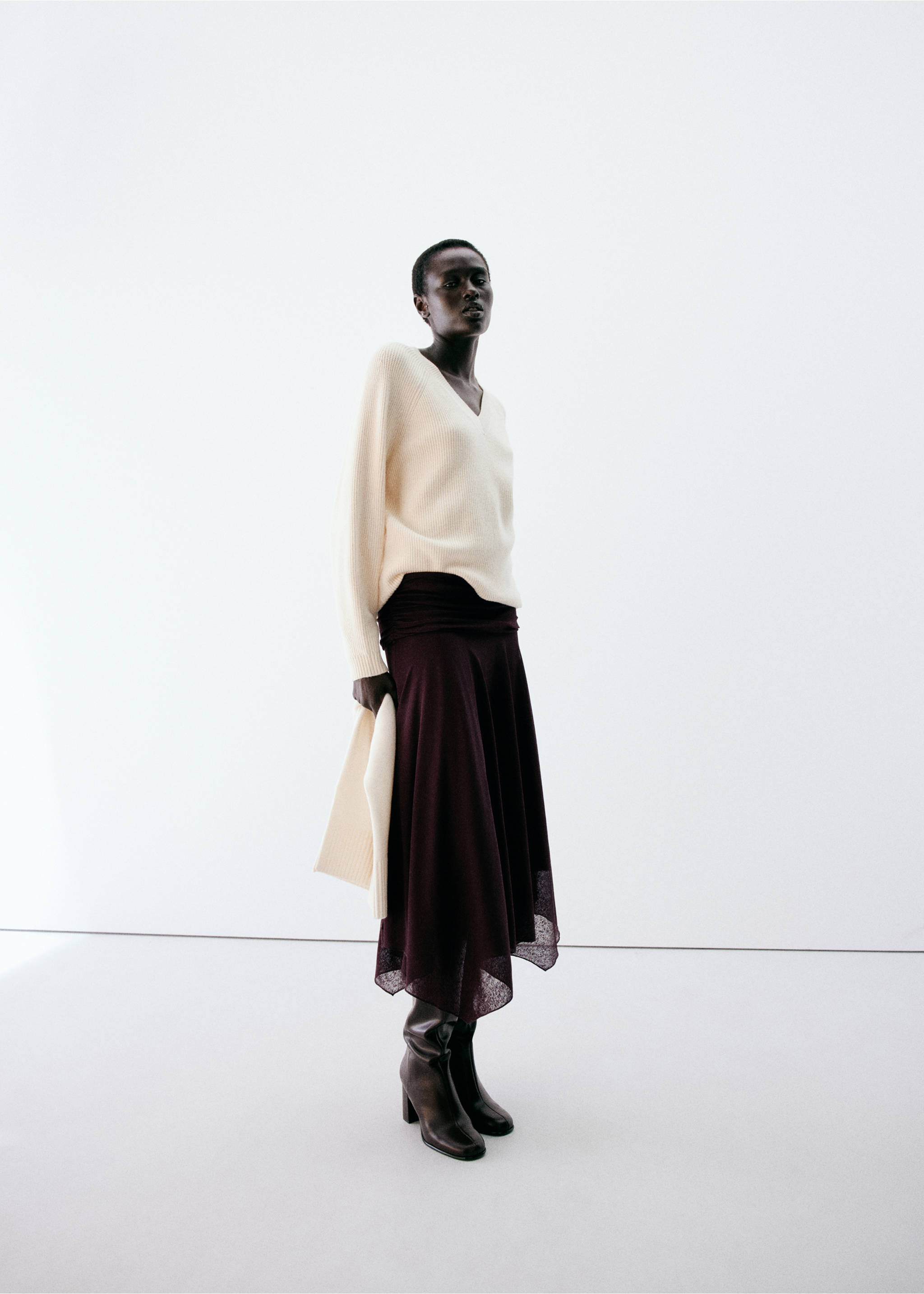 Skirt with gathers and an asymmetrical hemline - General plane, Burgundy. Ref: 37066014-00.