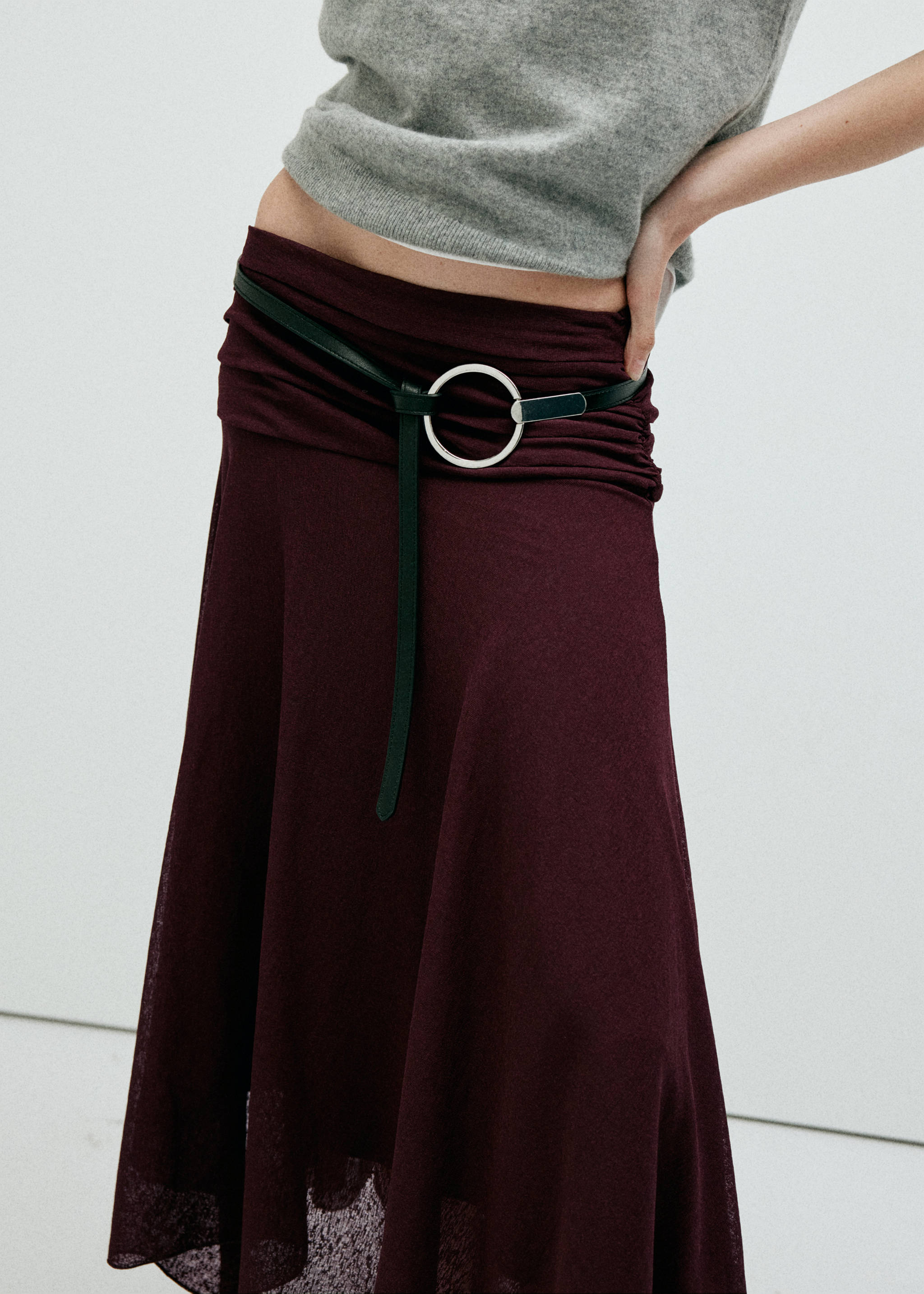 Skirt with gathers and an asymmetrical hemline - Details of the article 1