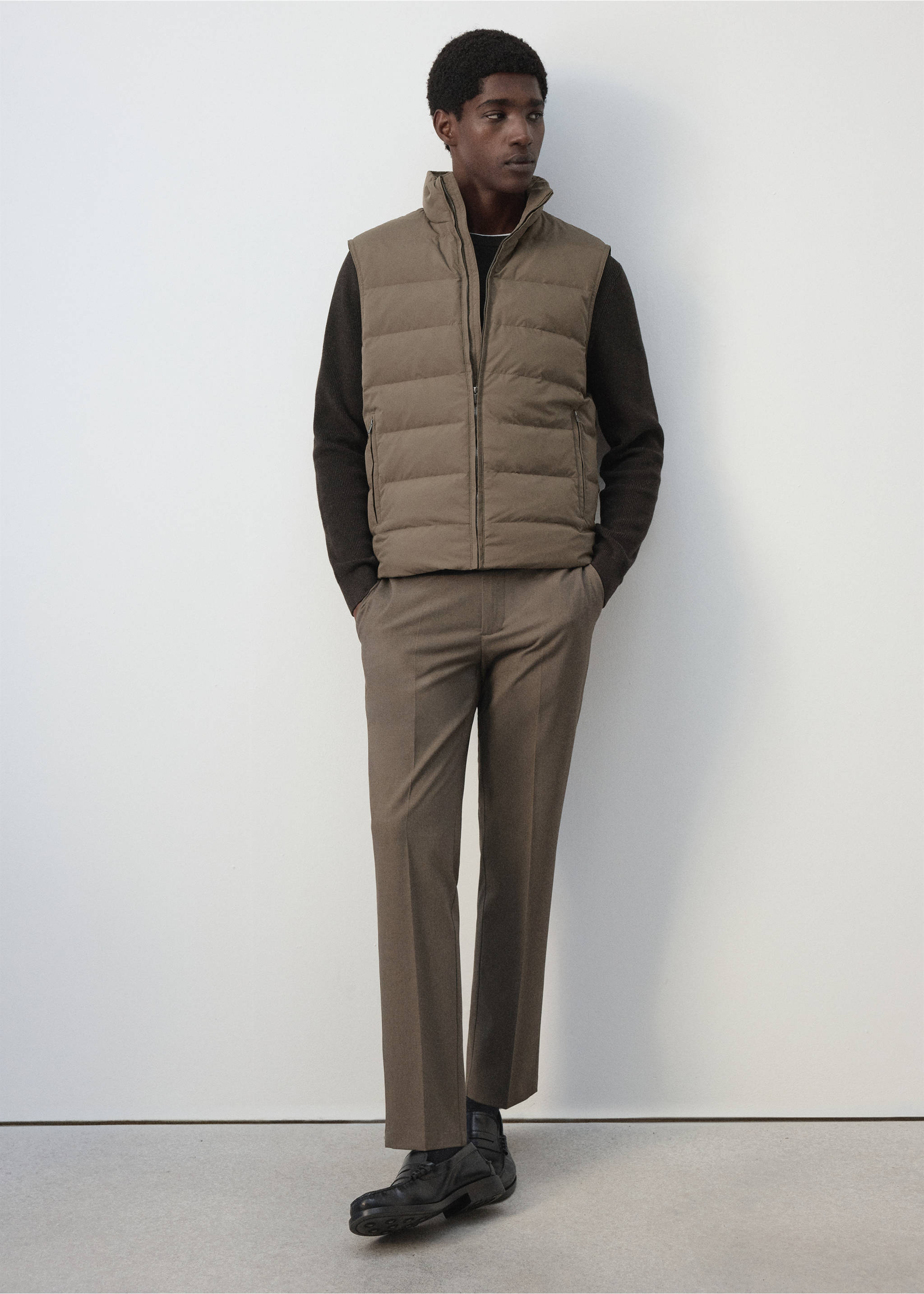 Water-repellent down quilted vest - Details of the article 4, Medium Brown. Ref: 37066321-00.