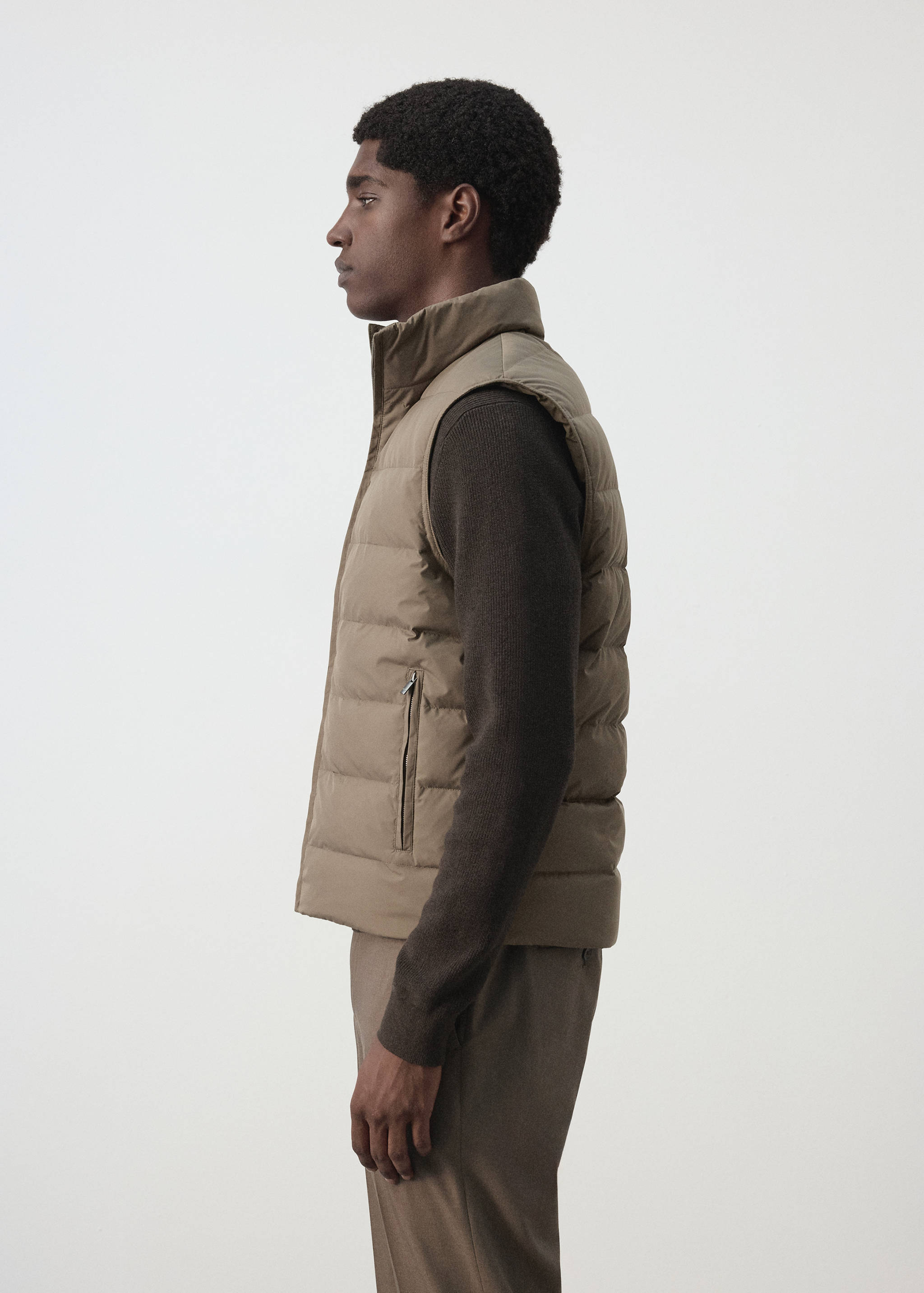 Water-repellent down quilted vest - Details of the article 2