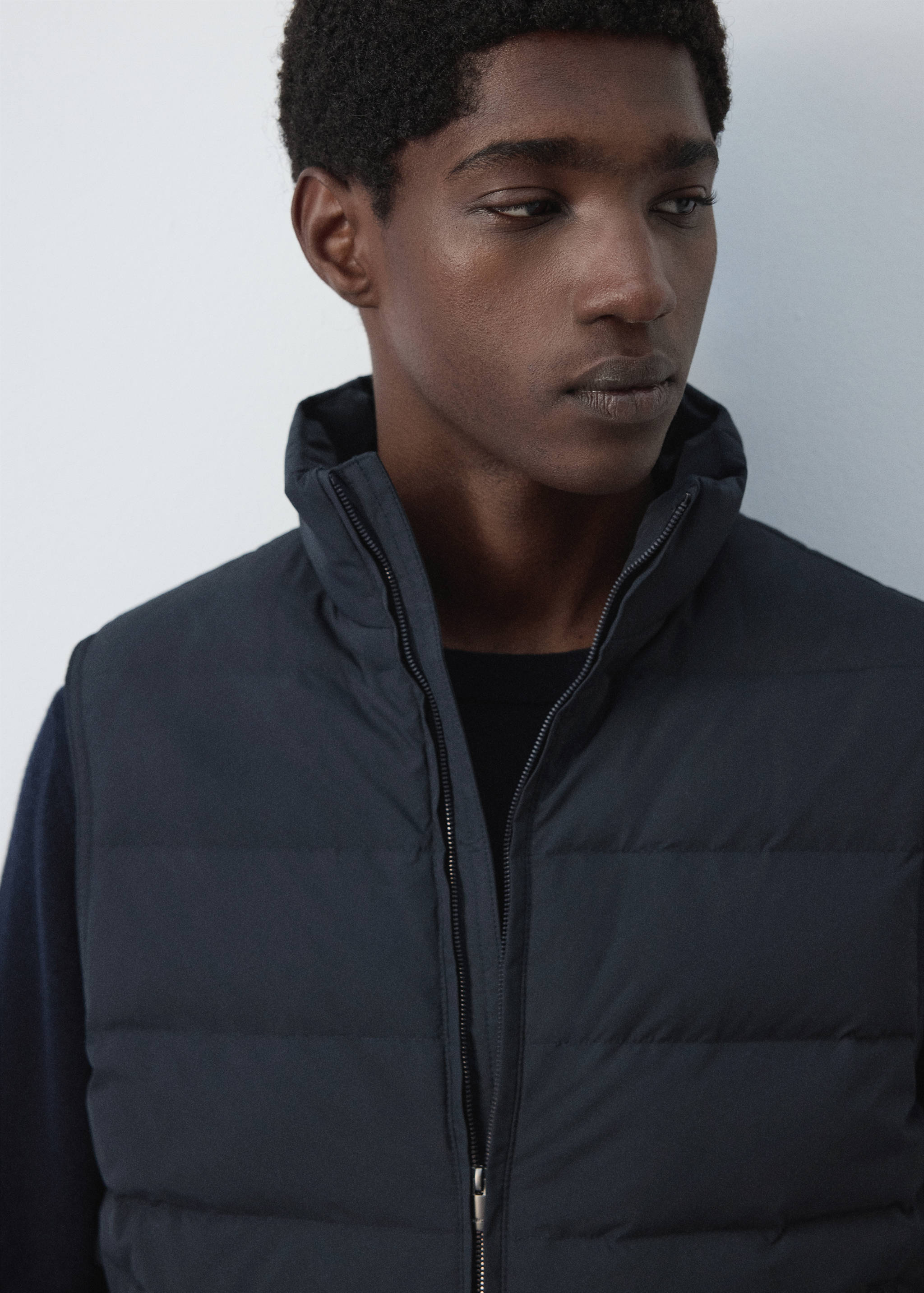 Water-repellent down quilted vest - Details of the article 1