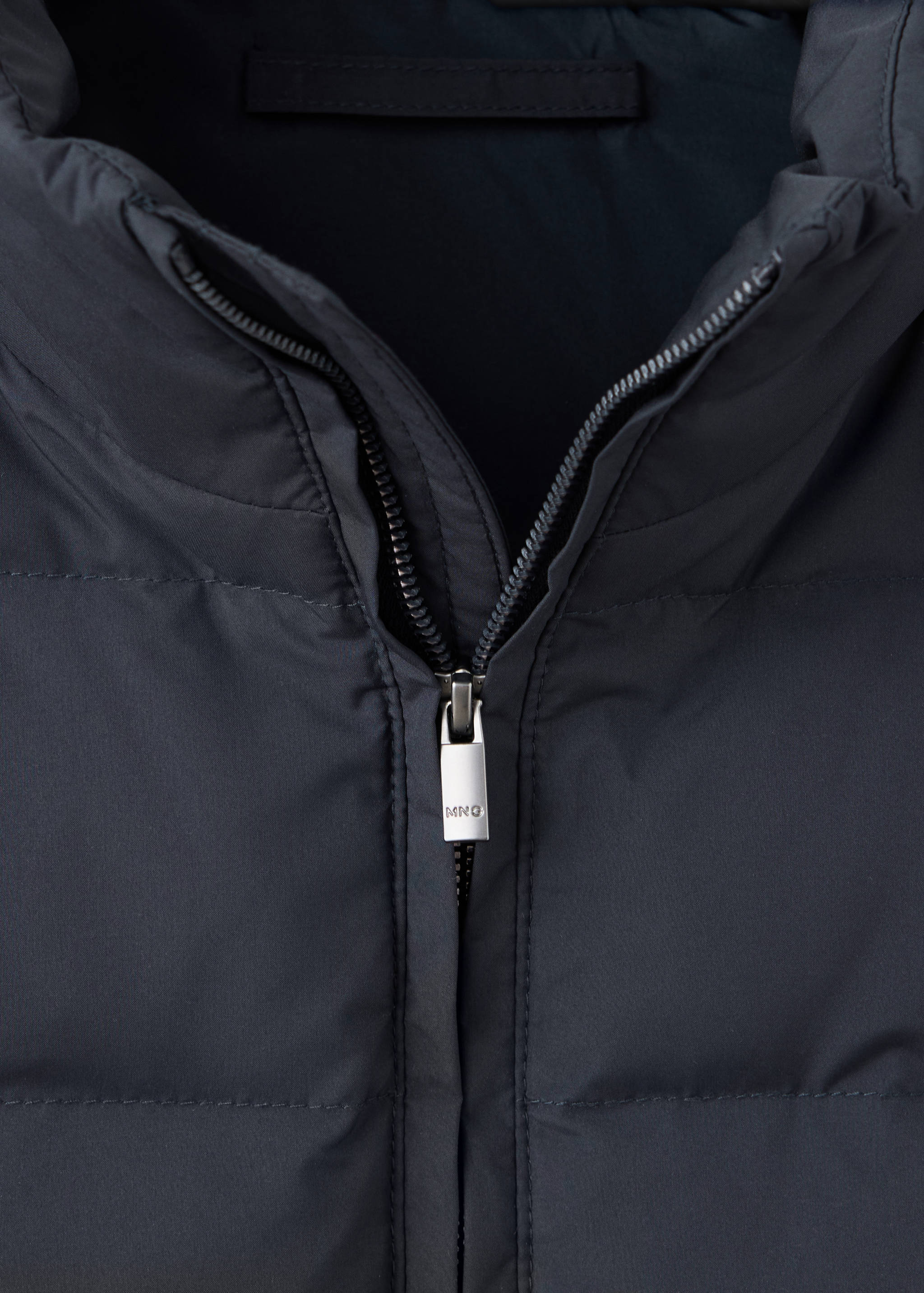 Water-repellent down quilted vest - Details of the article 8