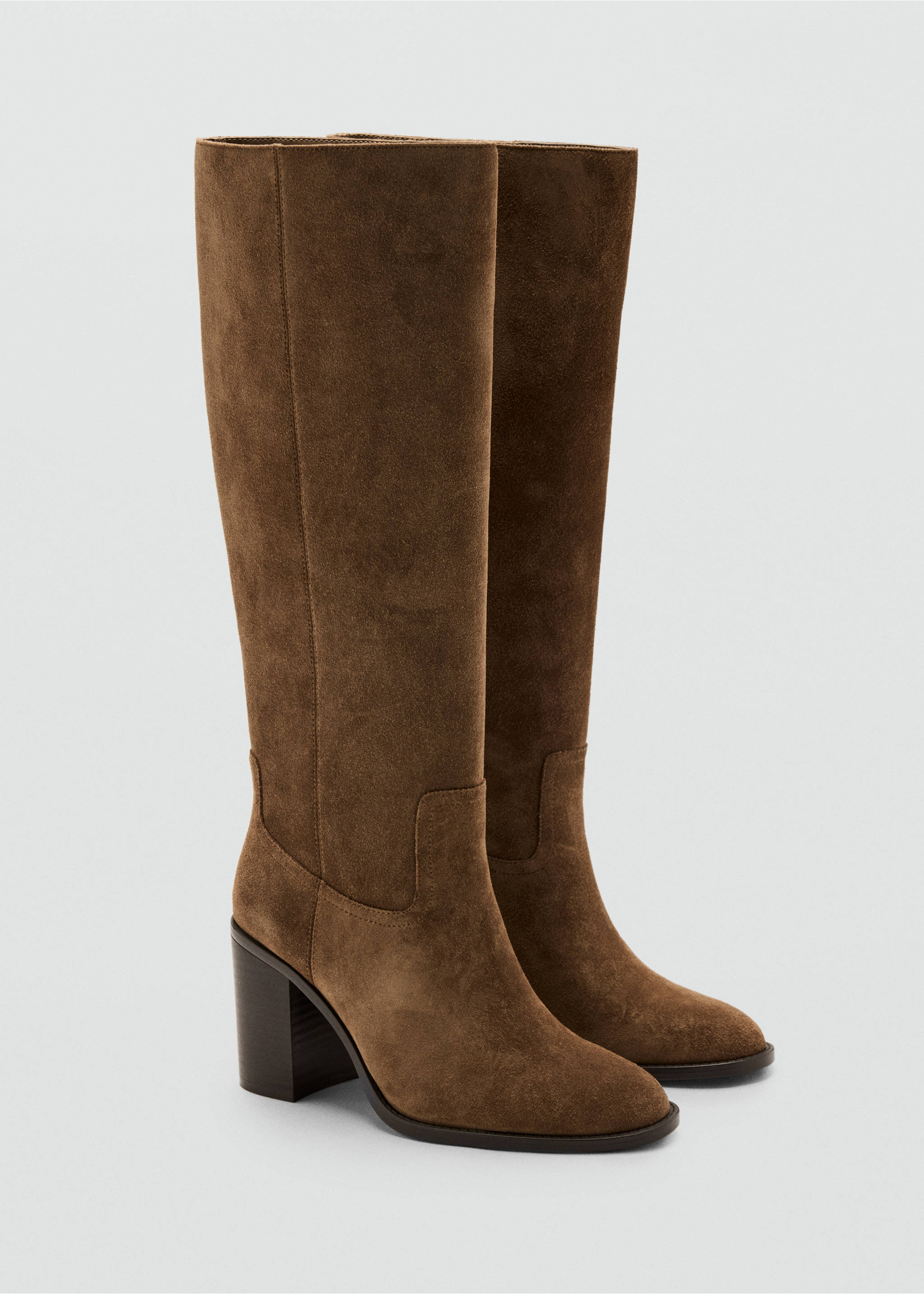 Brown suede knee-high boots with block heels., Tobacco Brown. Ref: 37066325-00.