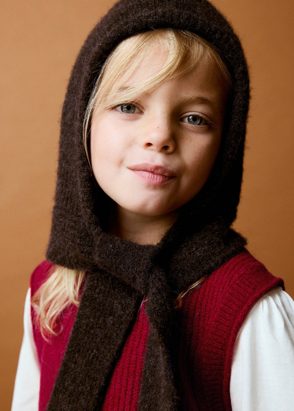 Plain knitted beanie — Chocolate