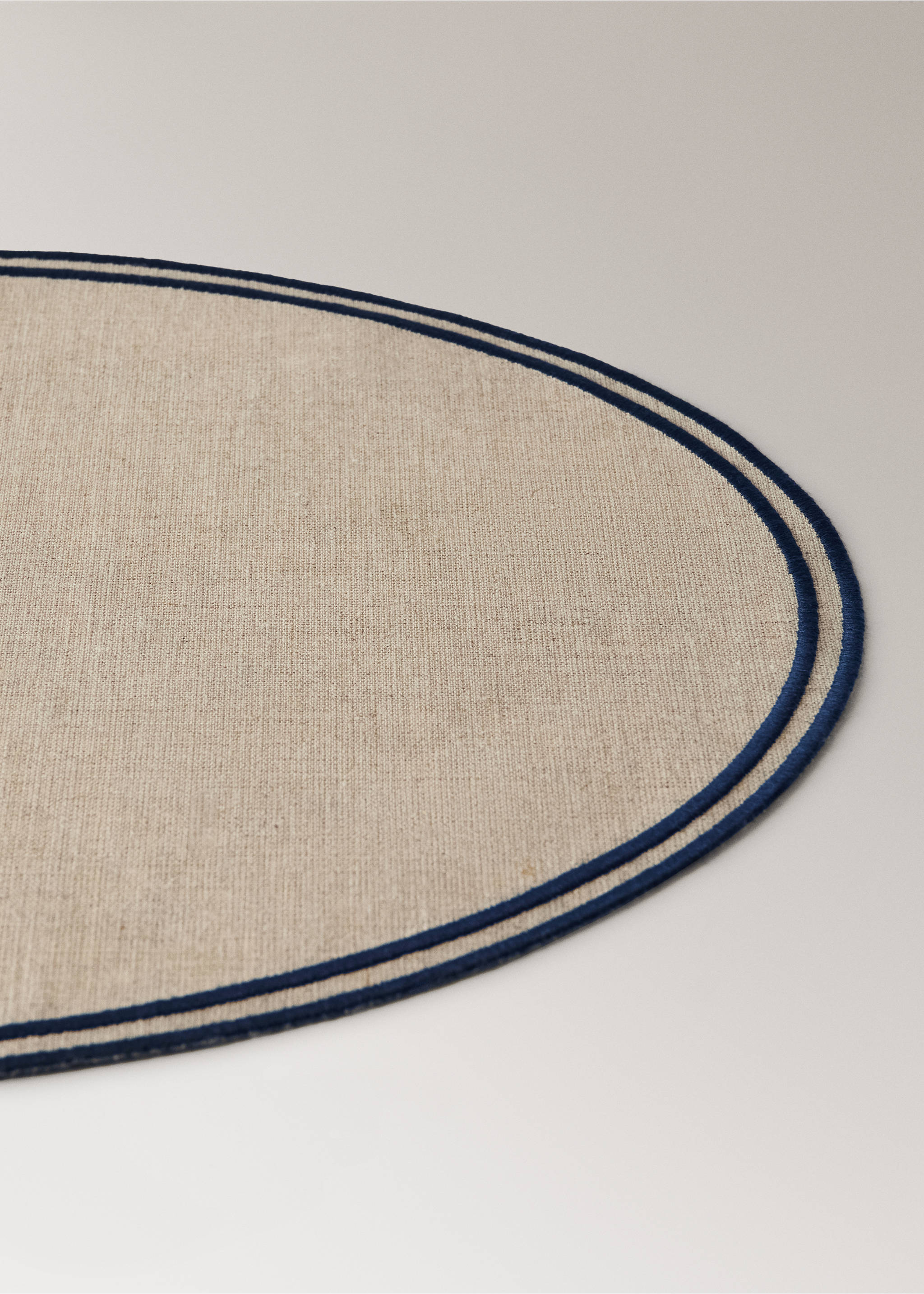 Beige oval placemat with double navy blue piped trim., Light/Pastel Brown. Ref: 37066330-00.