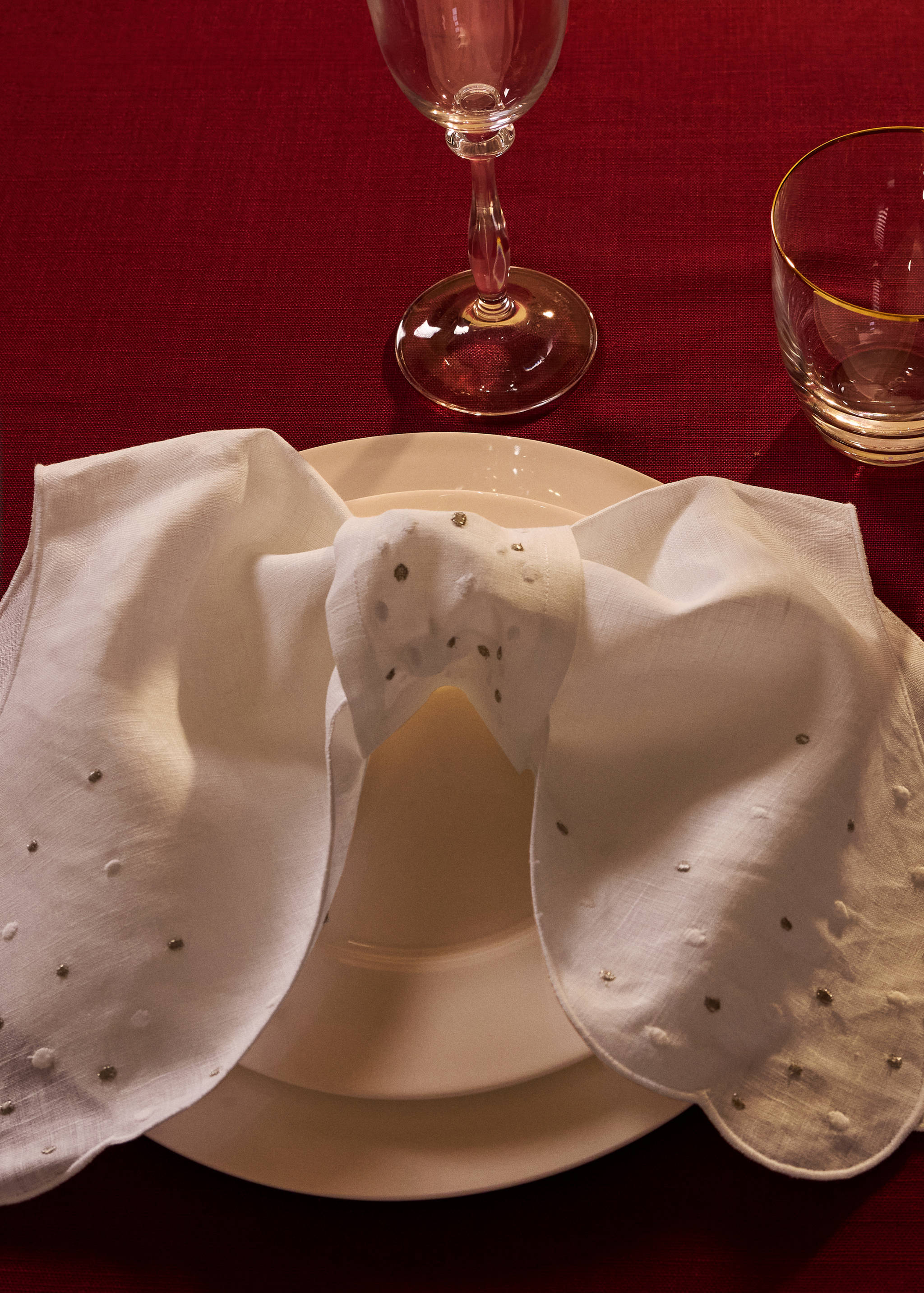 Corbeille à pain en lin avec broderie confettis - Plan général