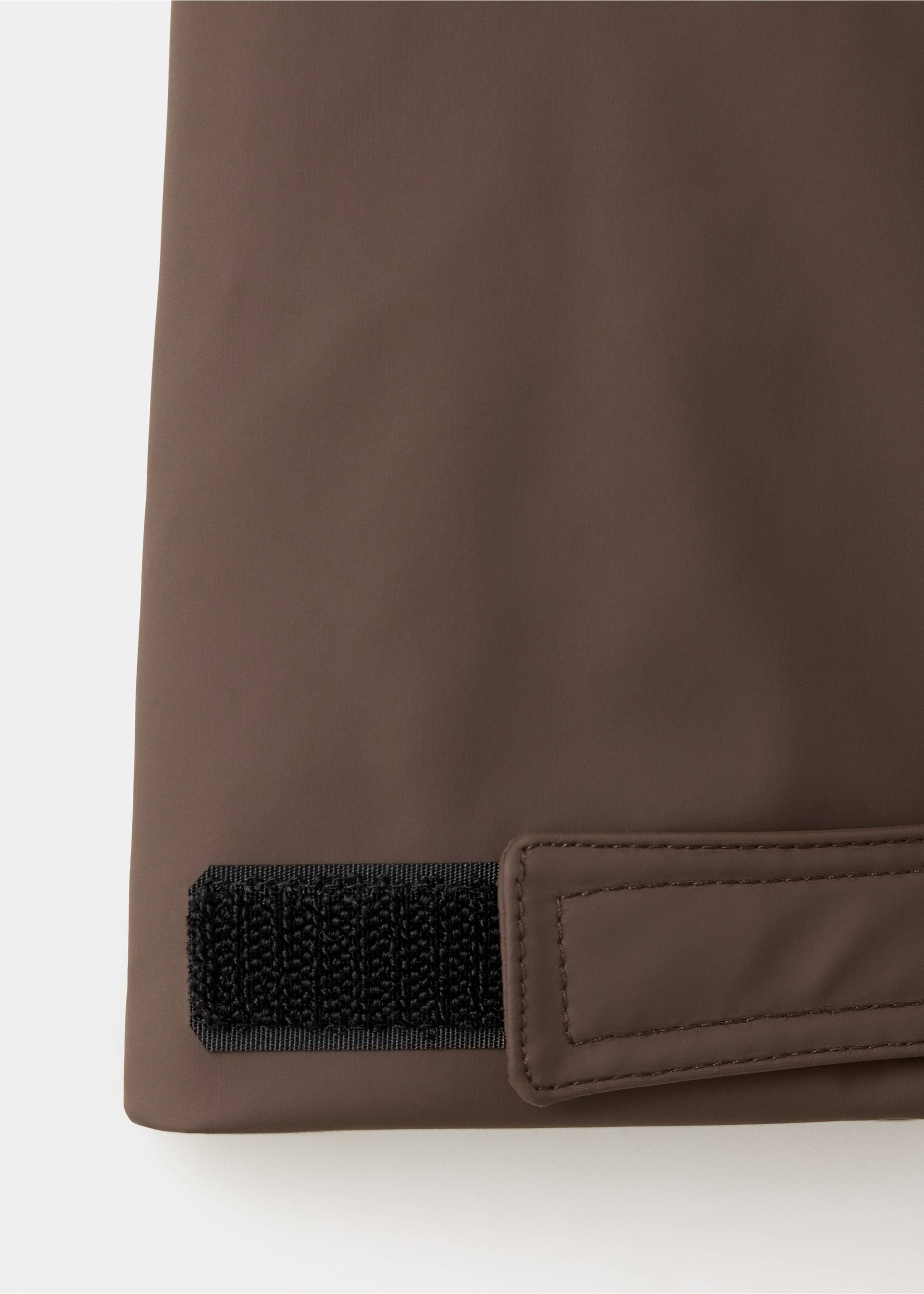 Parca caputxa water repellent - Detall de l'article 8, Marró. Ref: 37066337-00.