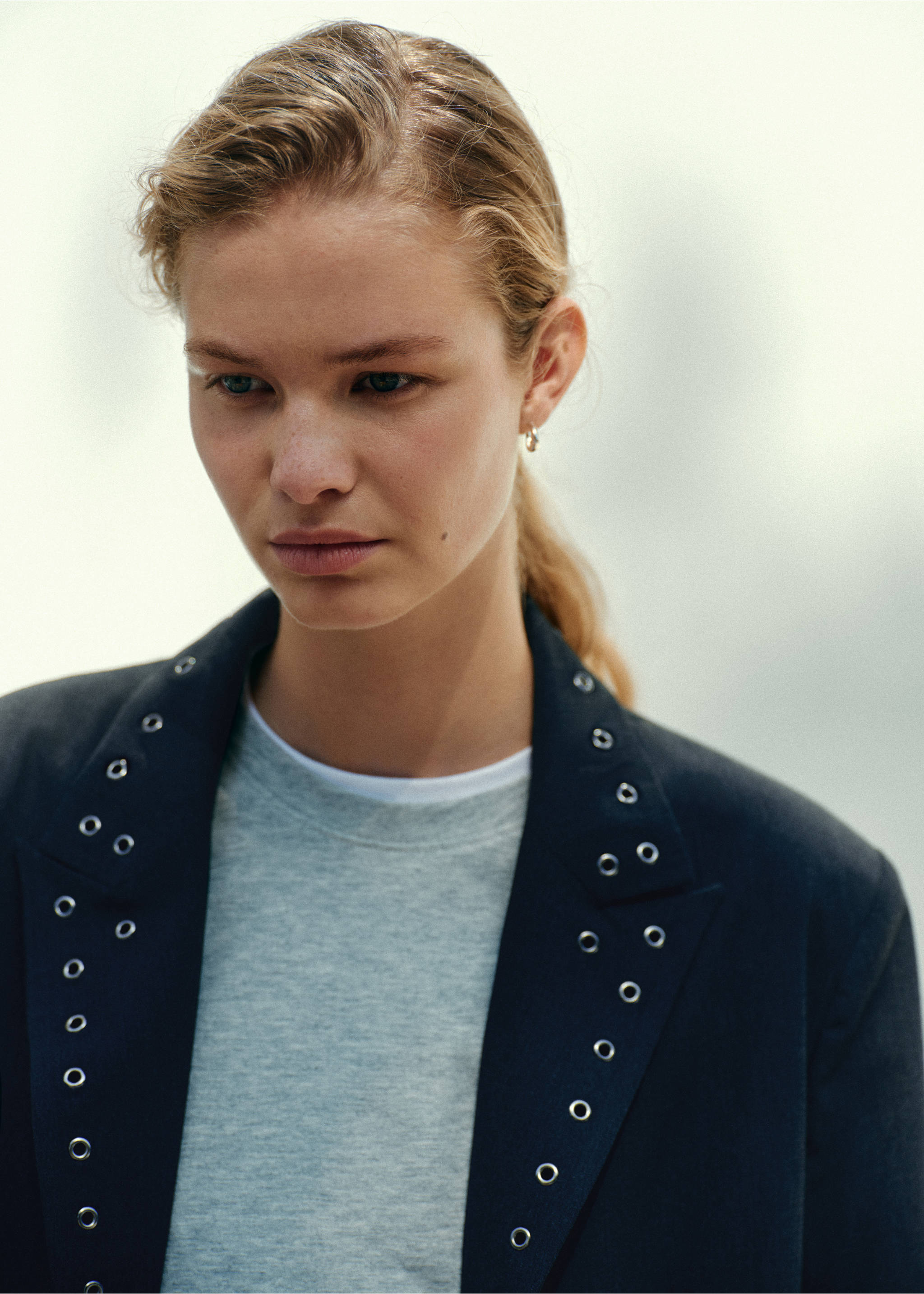 Blazer with eyelet lapels - Details of the article 1, Grey. Ref: 37066341-00.