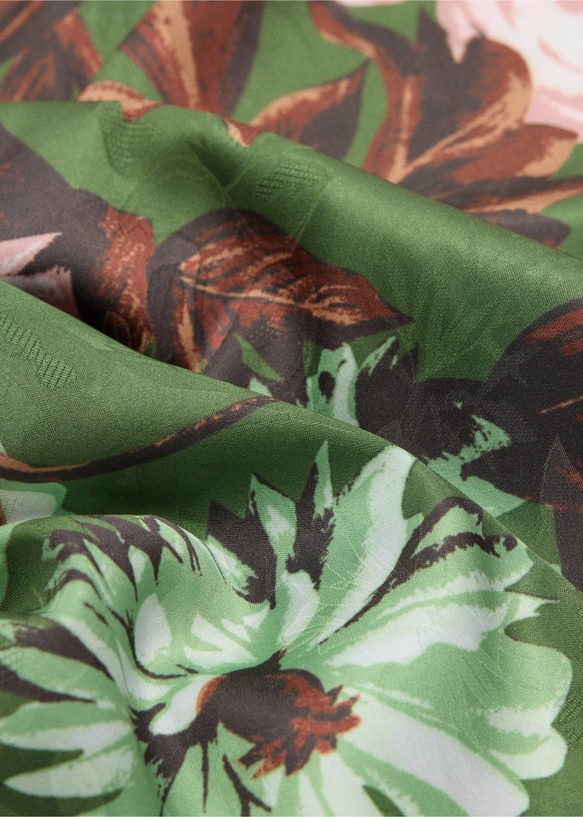 Mocador setinat estampat floral - Pla mig, Verd. Ref: 37066346-00.