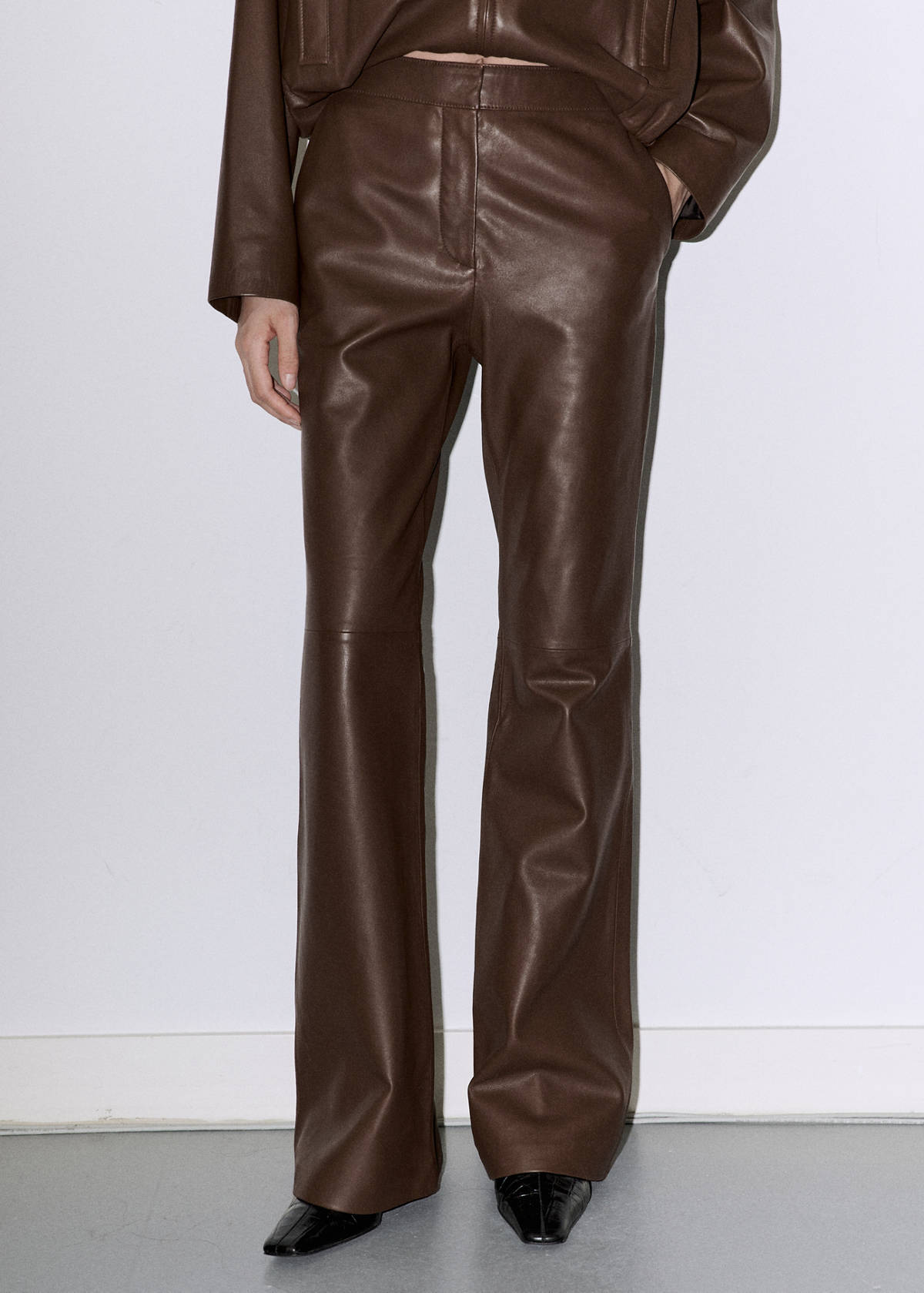 Flared leather trousers — Brown