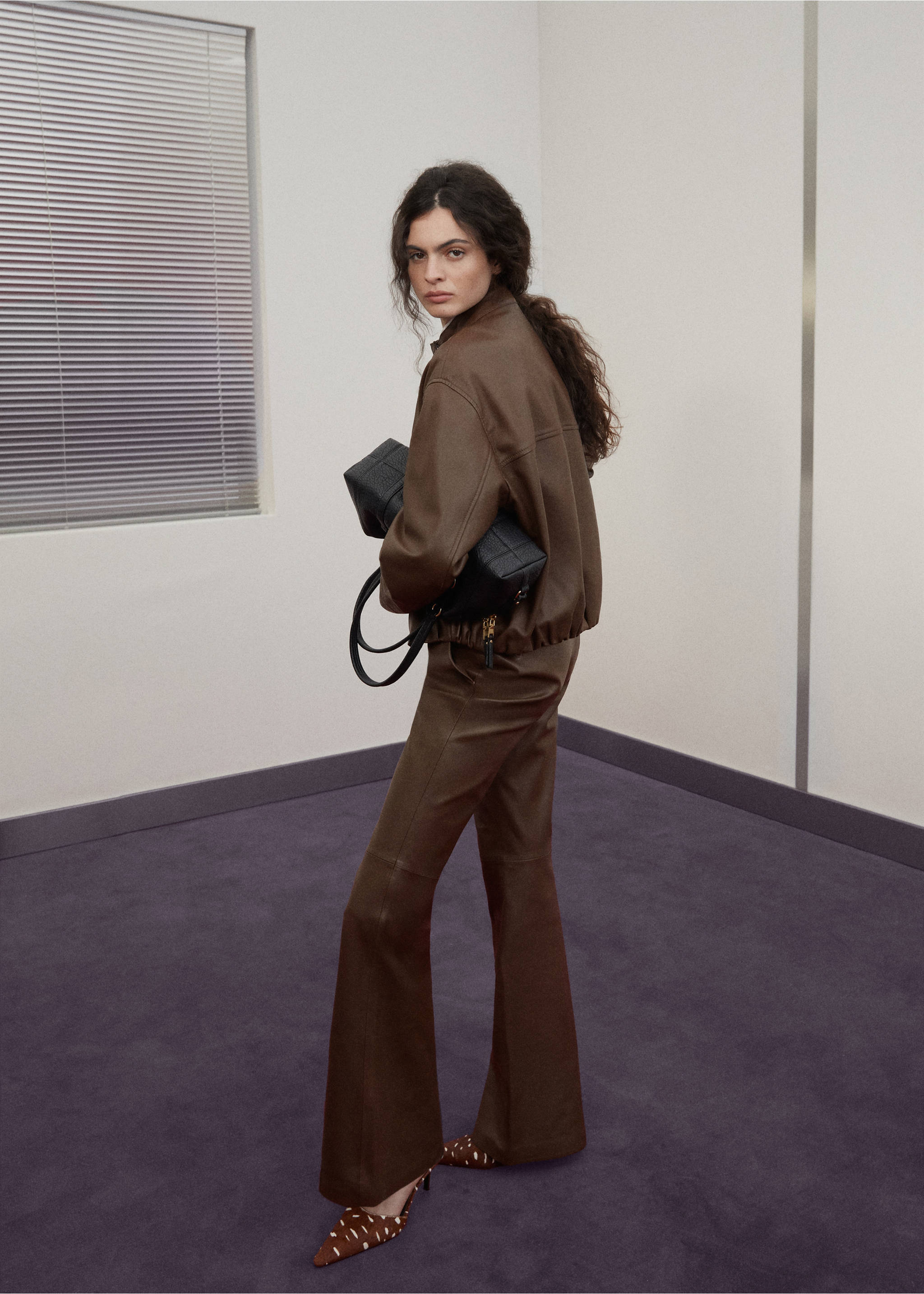 Pantalon flare cuir - Plan général, Marron. Ref: 37066348-02.