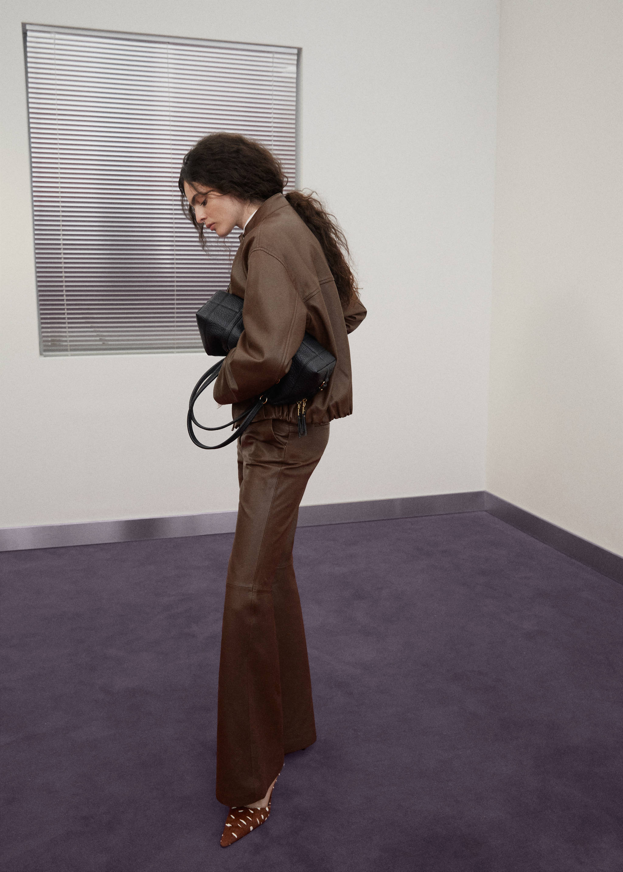 Pantalon flare cuir - Plan moyen