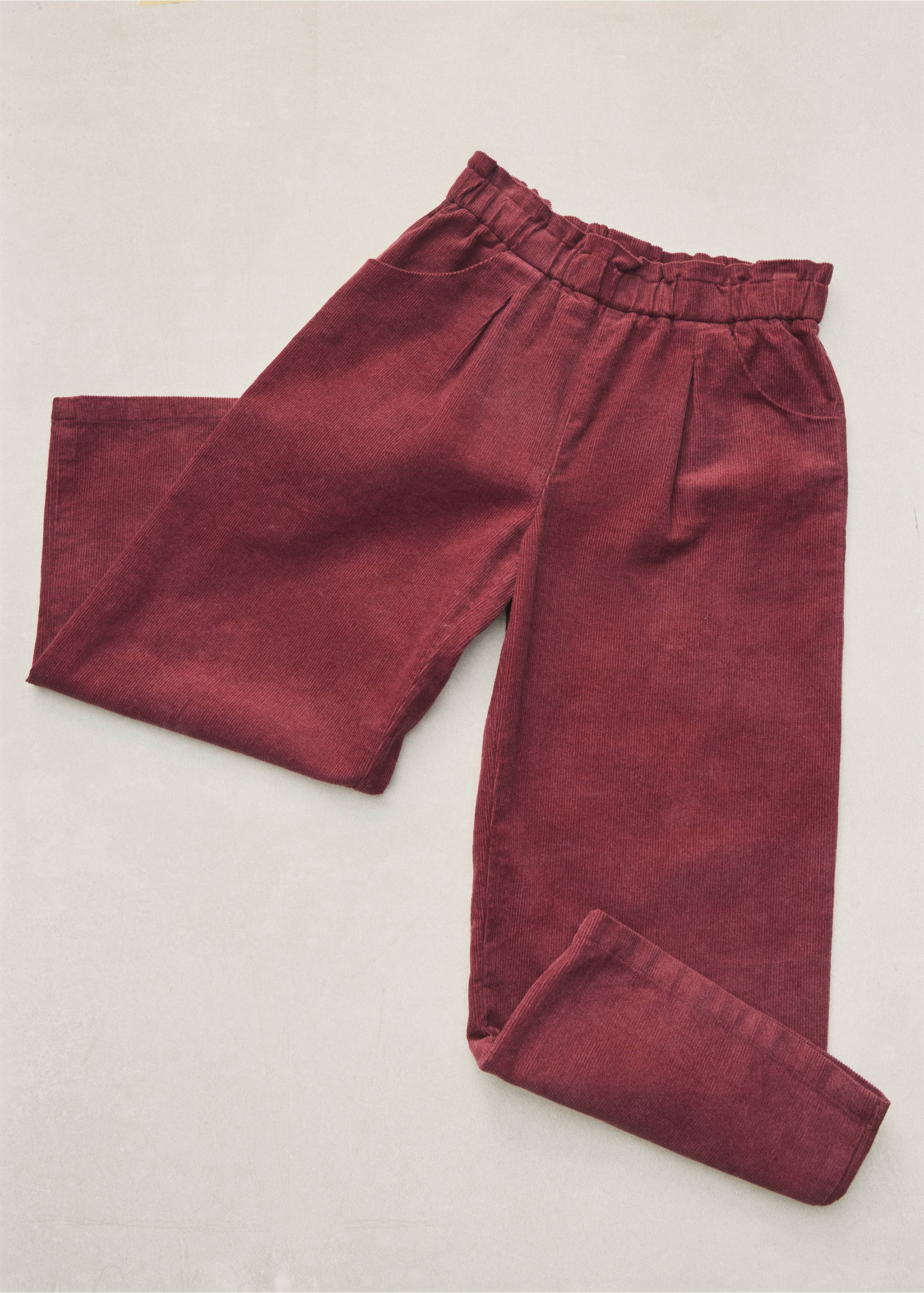 Pleated corduroy trousers - Details of the article 5, Red. Ref: 37066350-00.