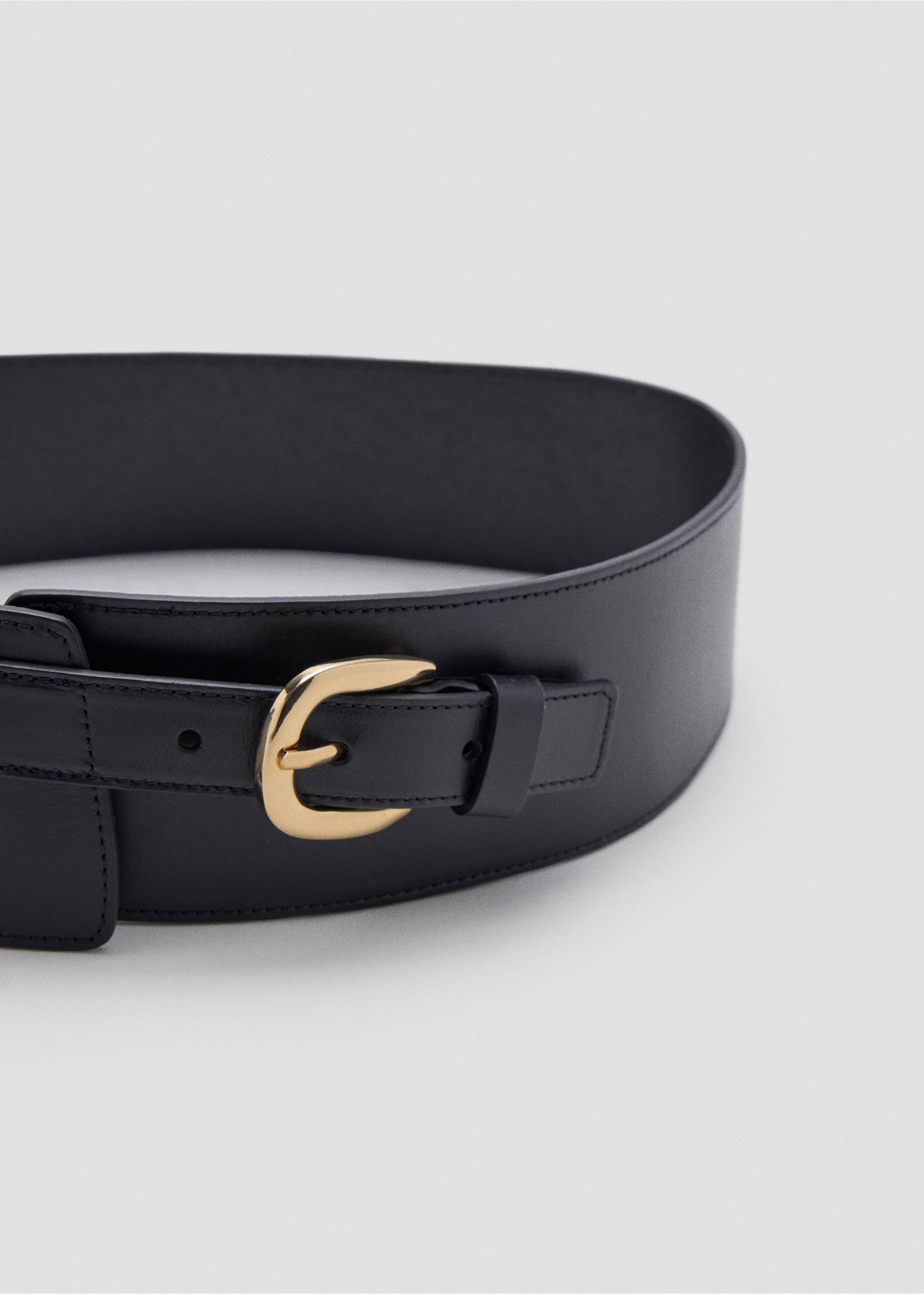 Ceinture large en cuir avec boucle en métal - Plan moyen, Noir. Ref: 37066359-00.