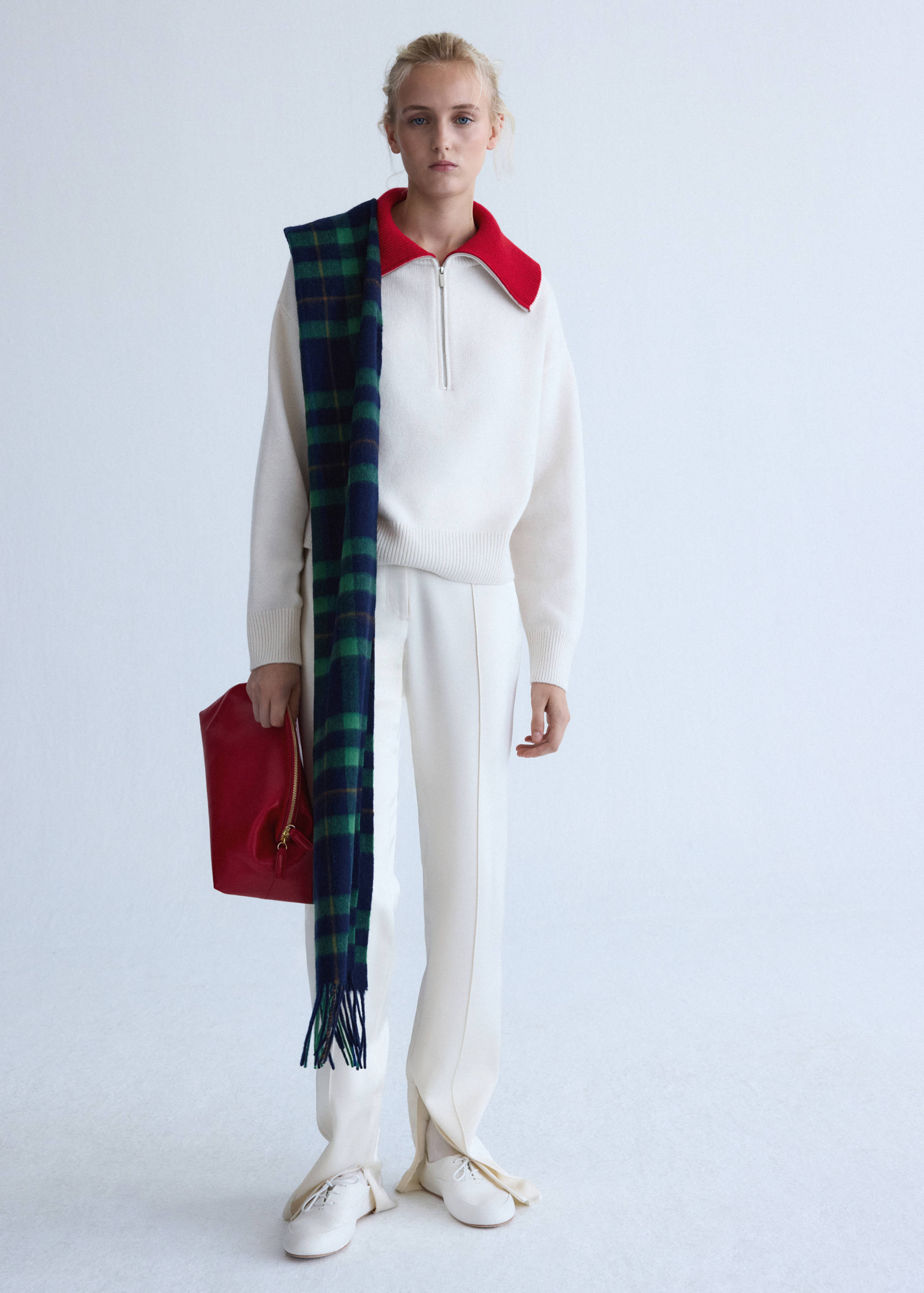Wool sweater with contrast collar - General plane