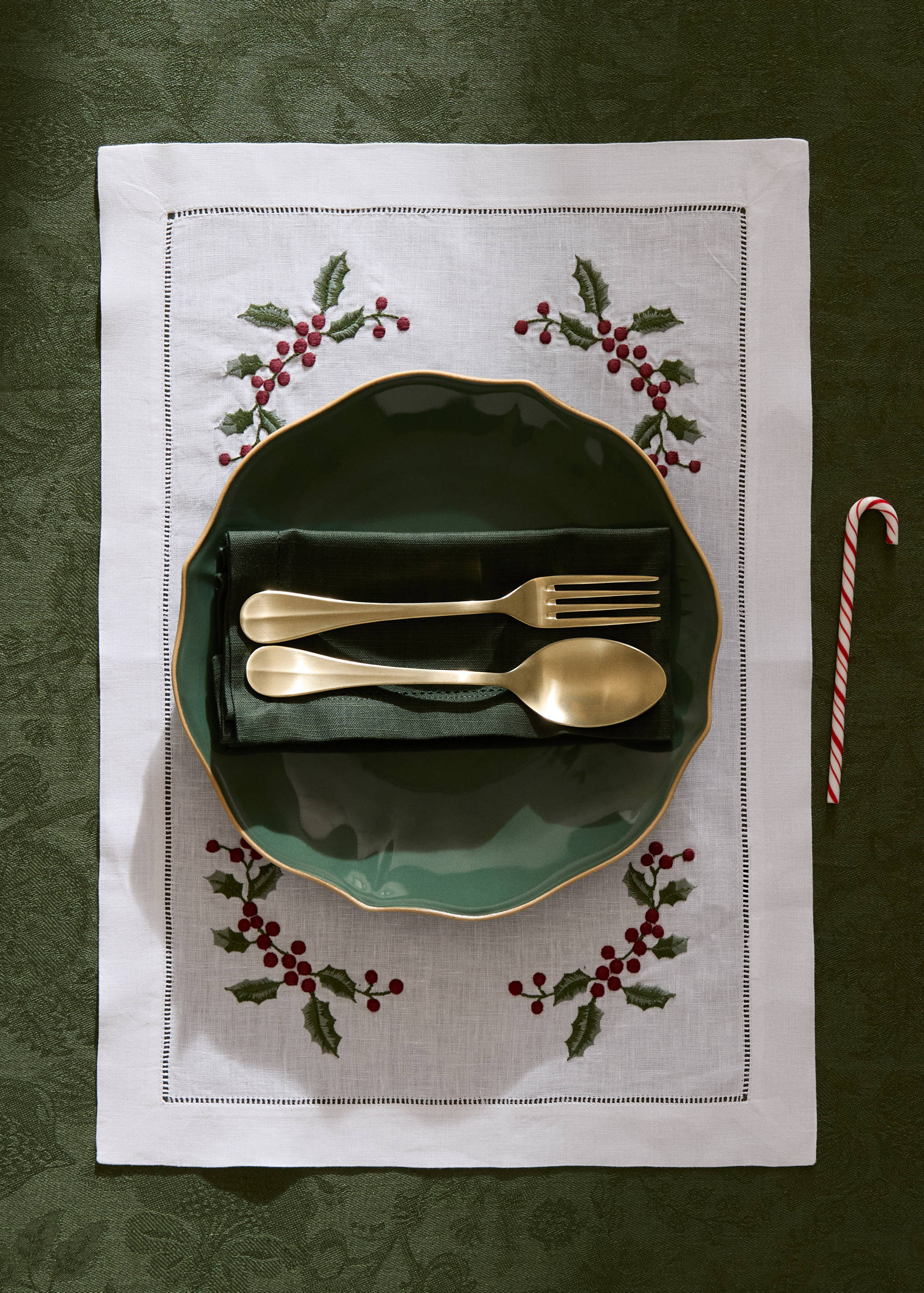 Bordstablett i linne med broderat julmotiv - Allmän bild