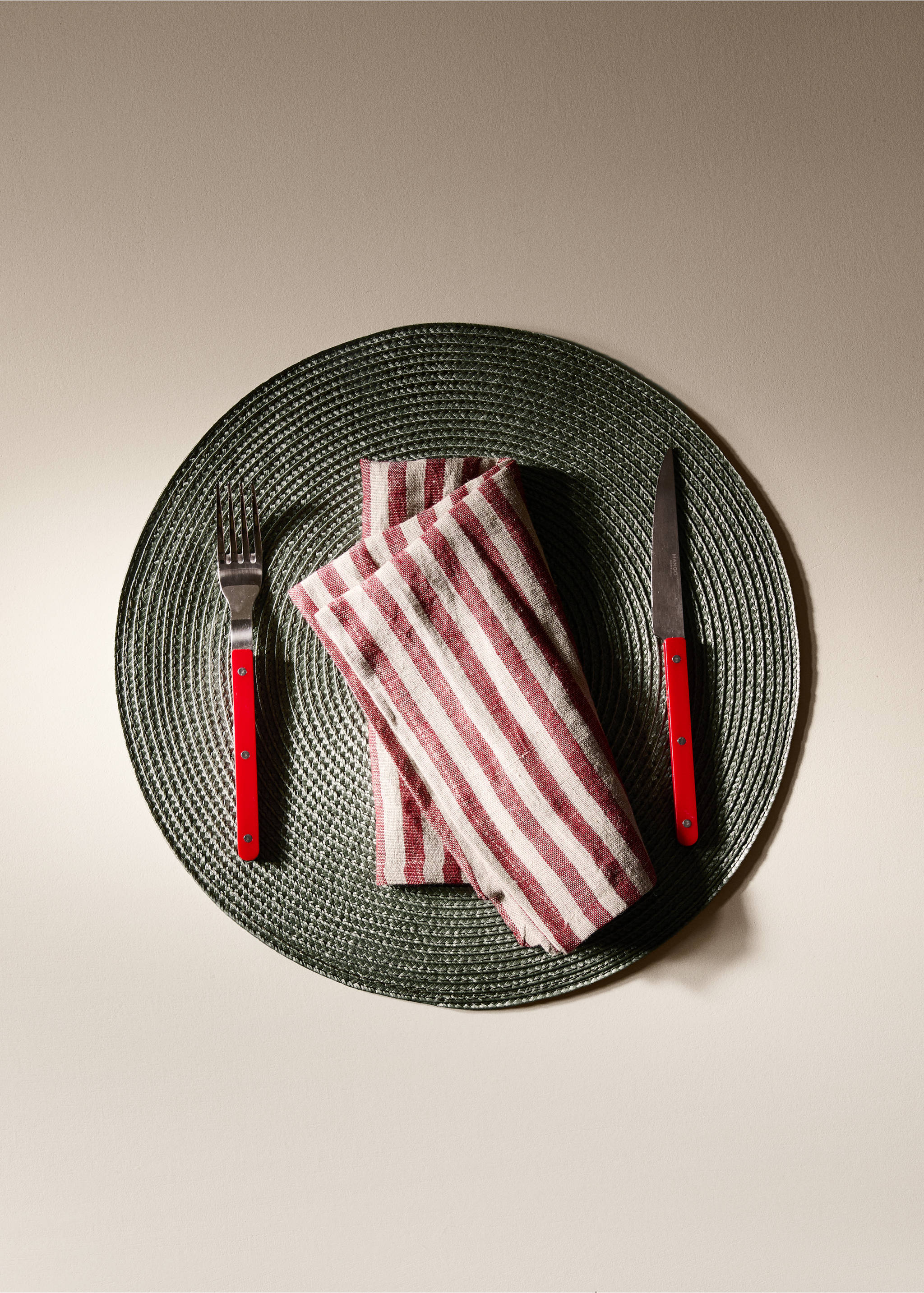Round dark green woven placemat on a set dining table., Green. Ref: 37066732-00.