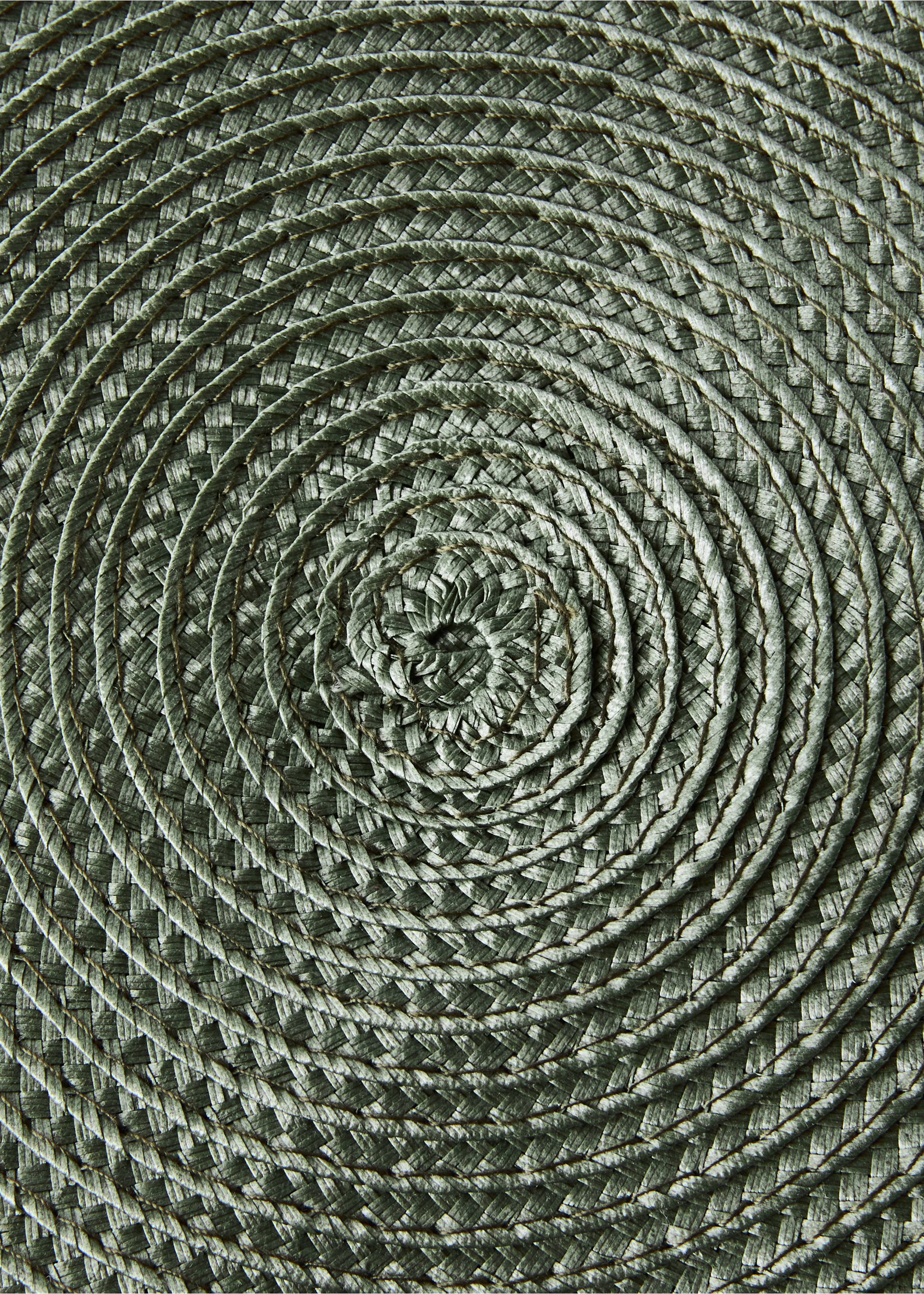 Dark green circular braided placemat detail, Green. Ref: 37066732-00.