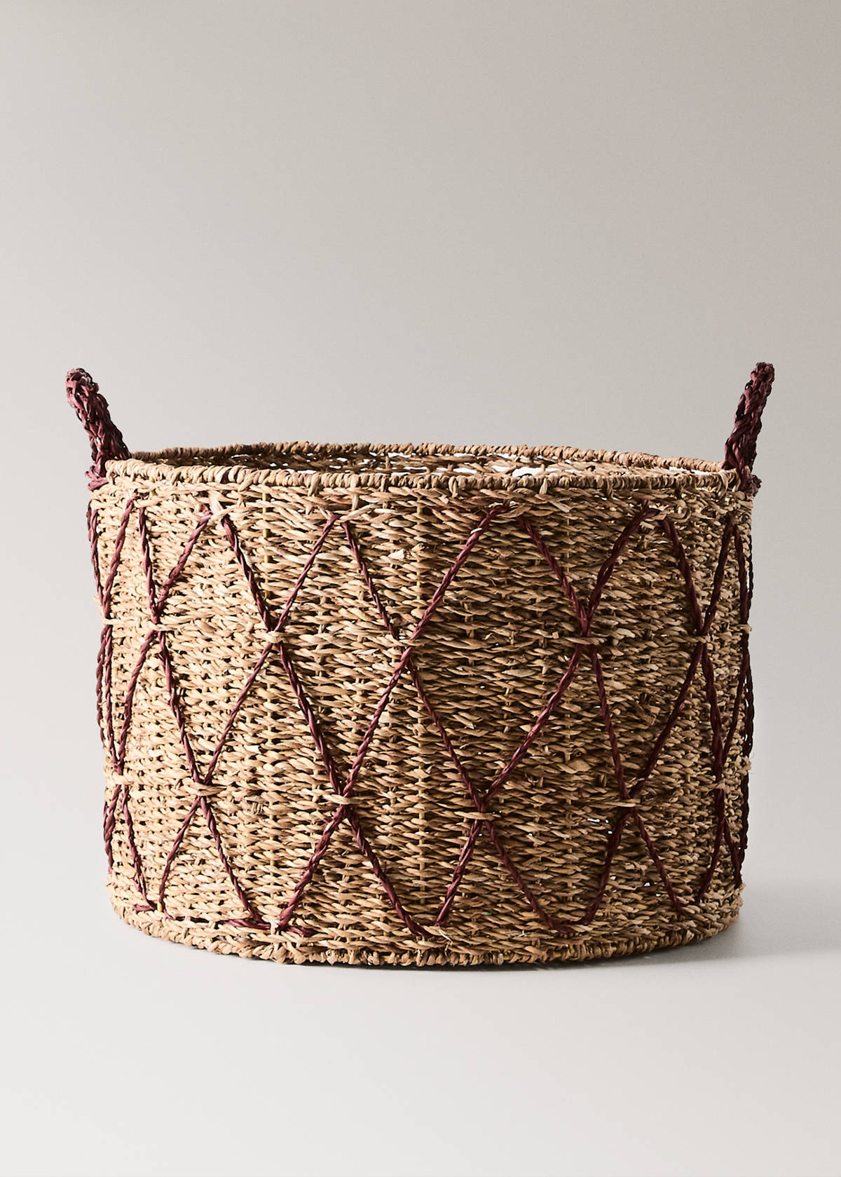 Straw basket with contrasting details — Brown