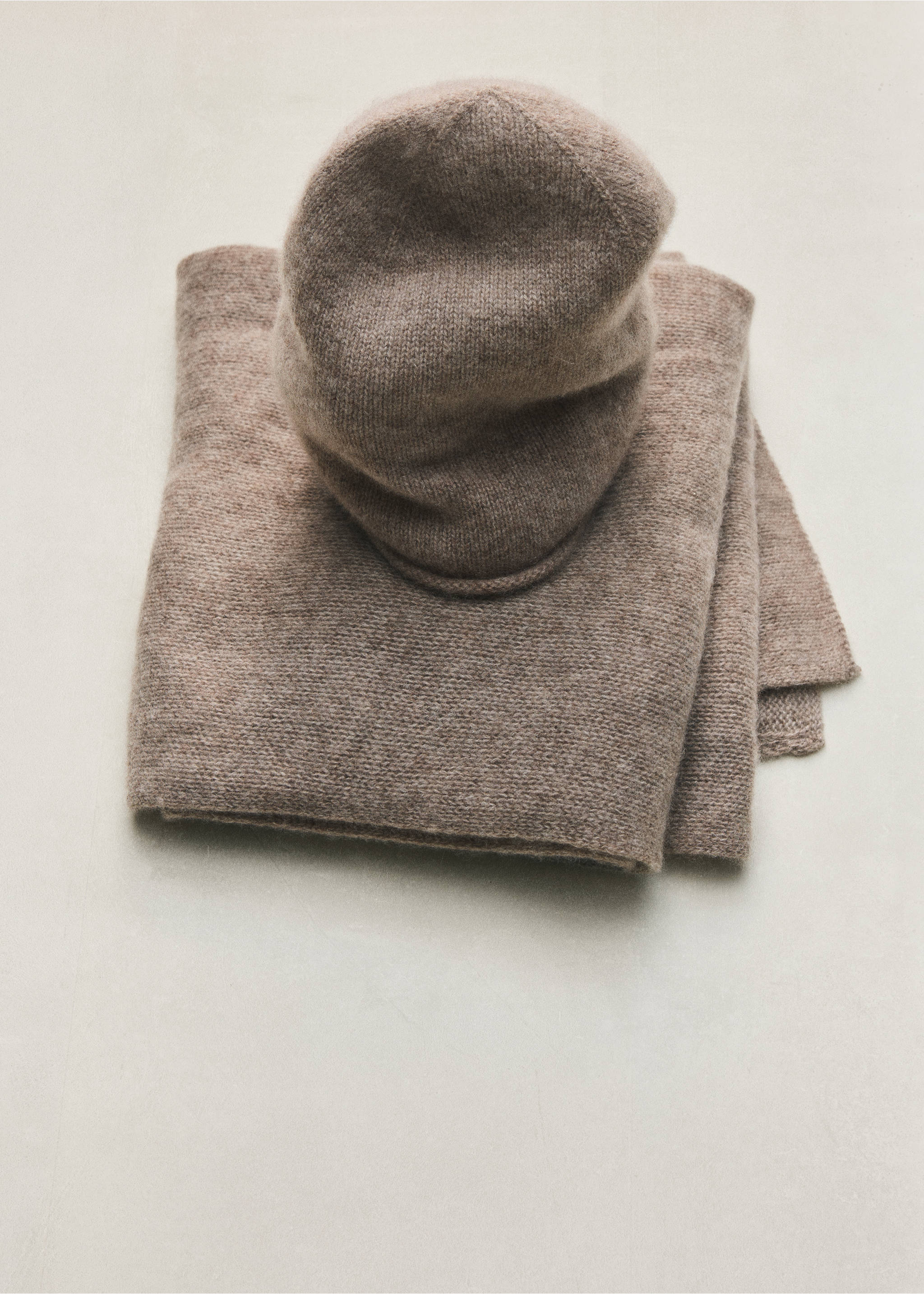 100% cashmere knitted scarf - Details of the article 5, Medium Brown. Ref: 37067115-00.