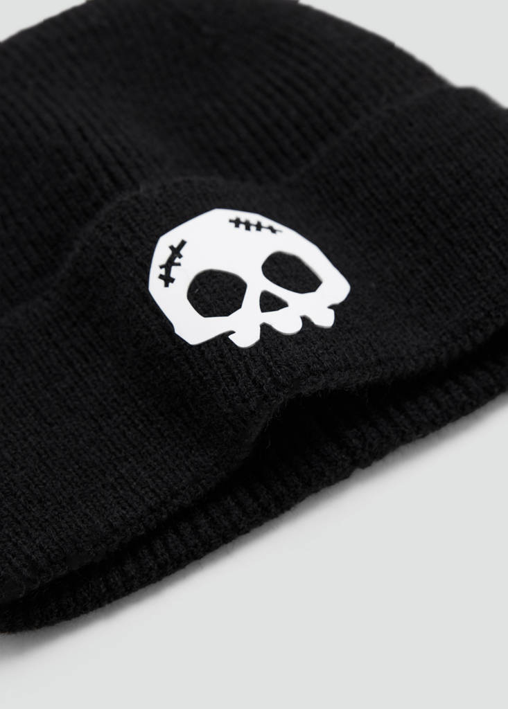 Ribbed beanie with raised detail