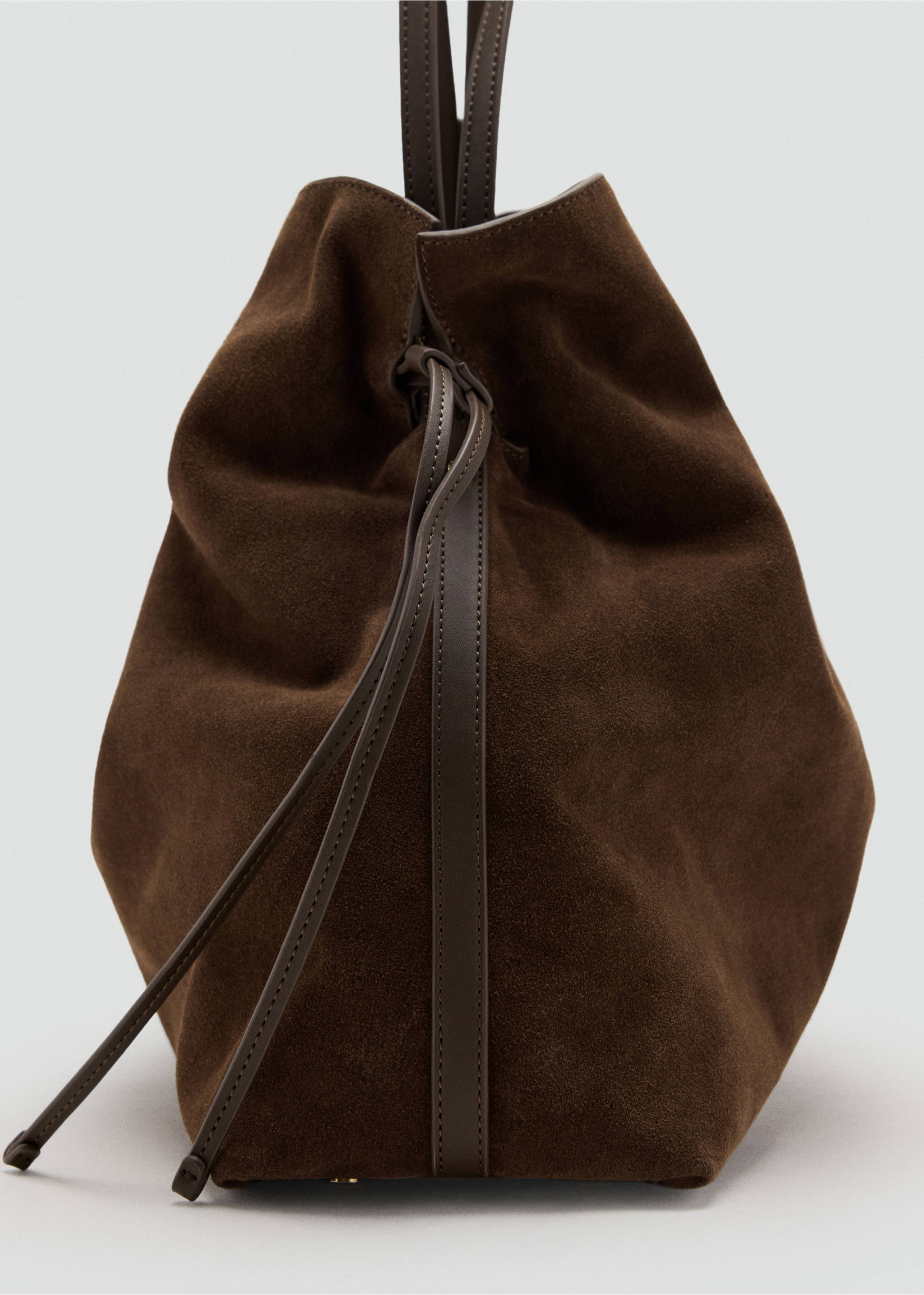 Suede drawstring bag - Details of the article 1, Chocolate. Ref: 37067132-00.
