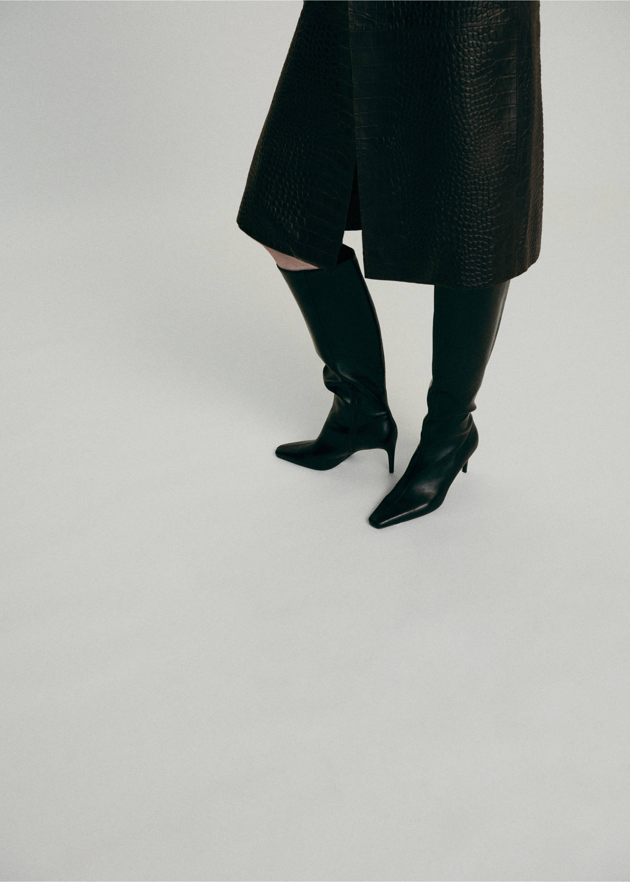 Croc-embossed faux fur coat - Details of the article 4, Brown. Ref: 37067773-00.