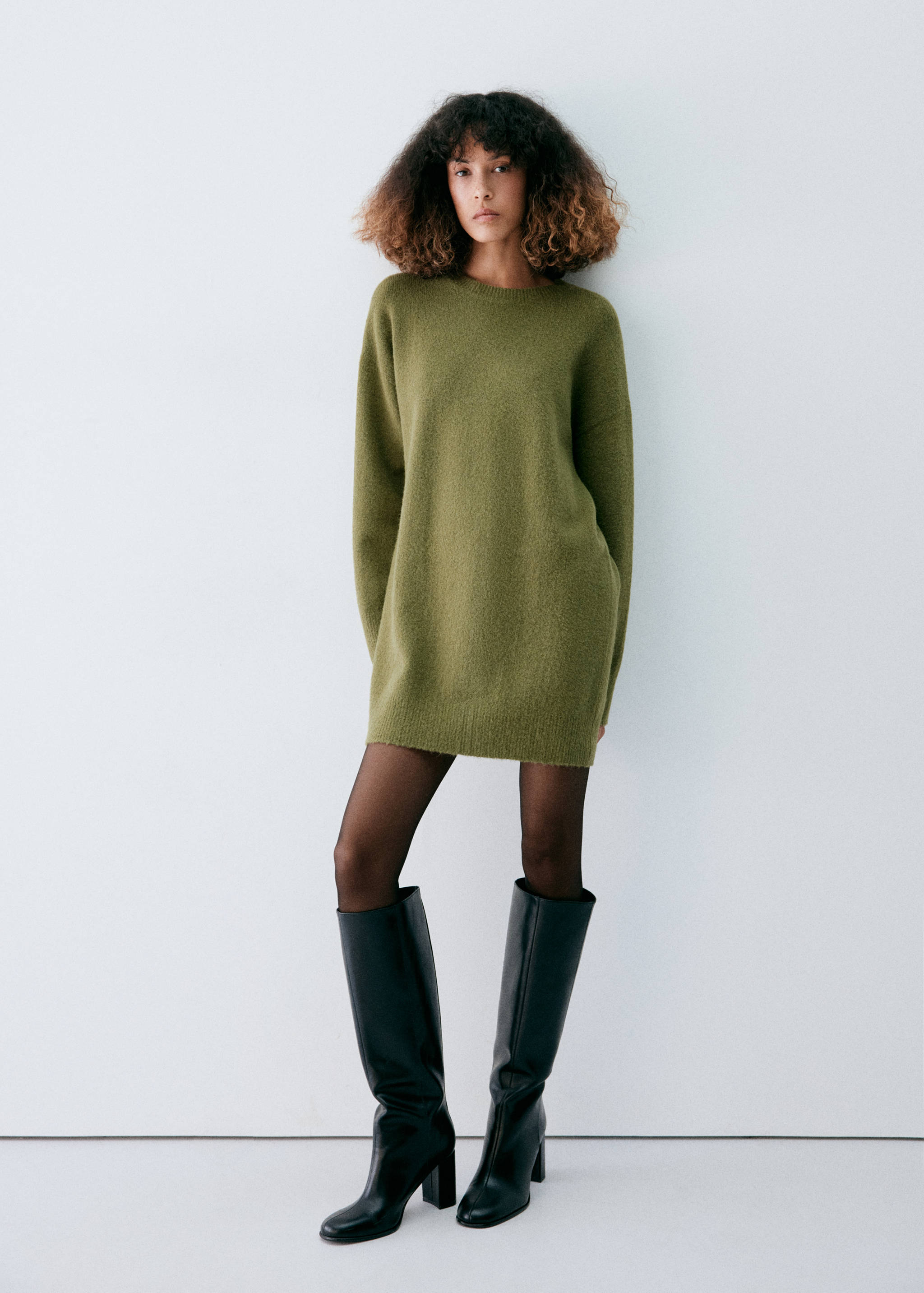 Long-sleeved knit dress - General plane