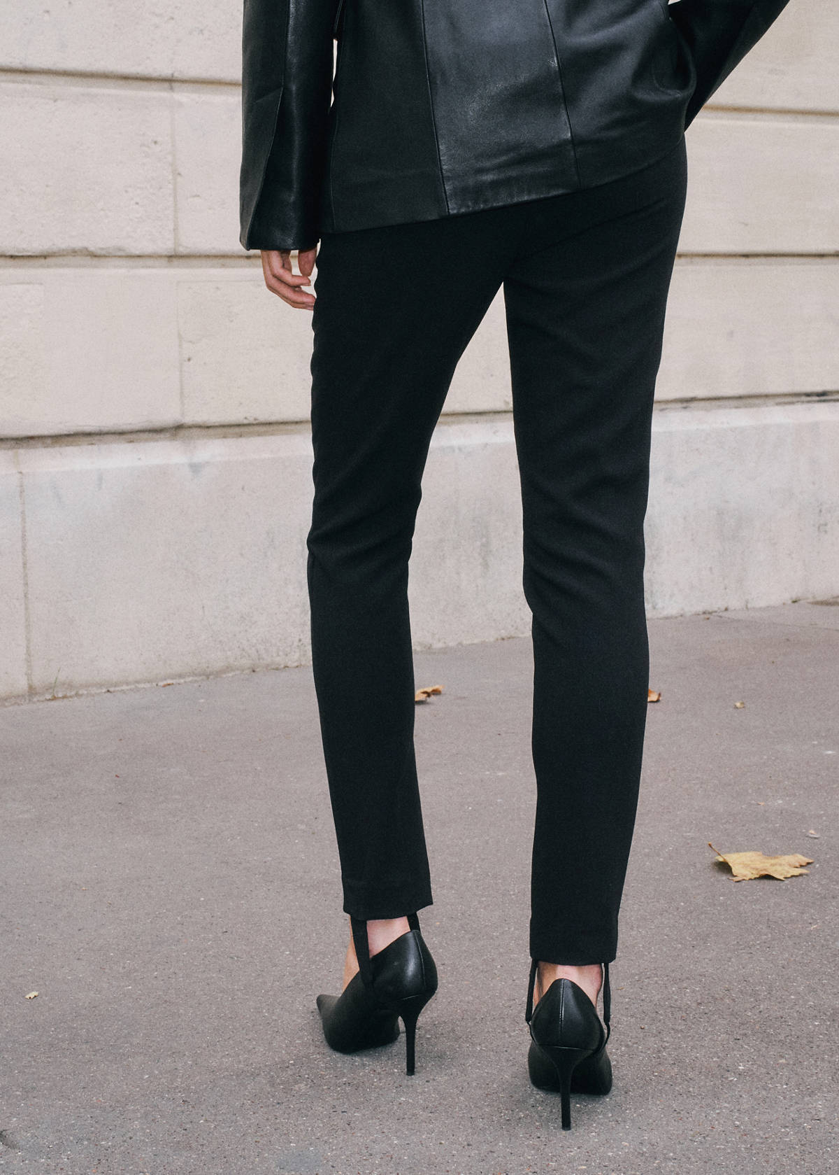 Tailored stirrup trousers — Black