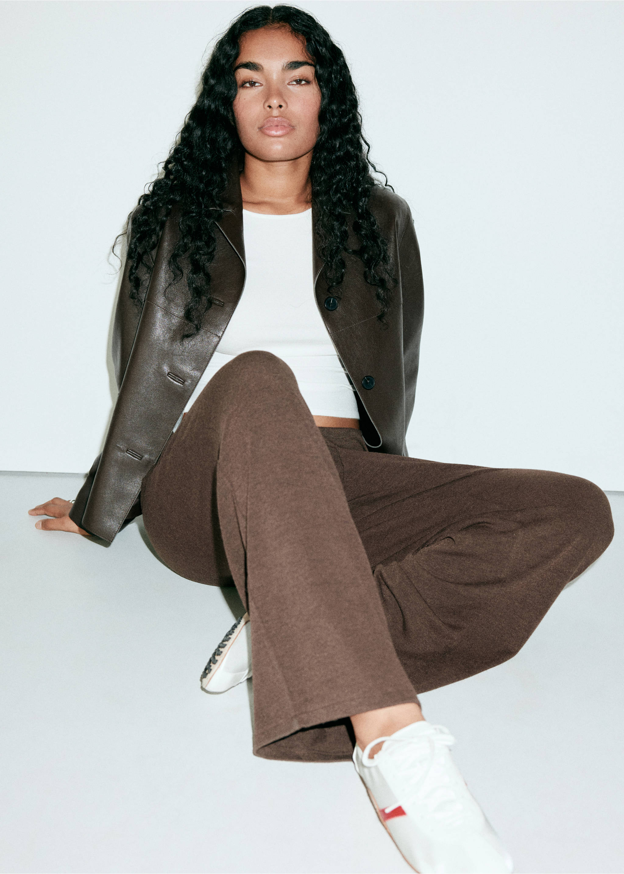 Elasticated knit trousers - Details of the article 4, Chocolate. Ref: 37067779-00.
