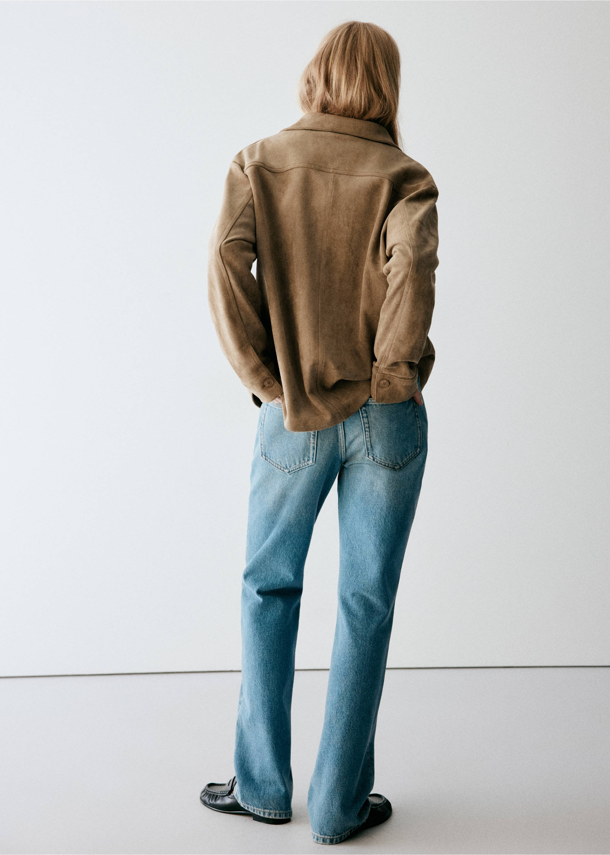 Brown overshirt seen from the back, paired with blue jeans, Medium Brown. Ref: 37067794-00.