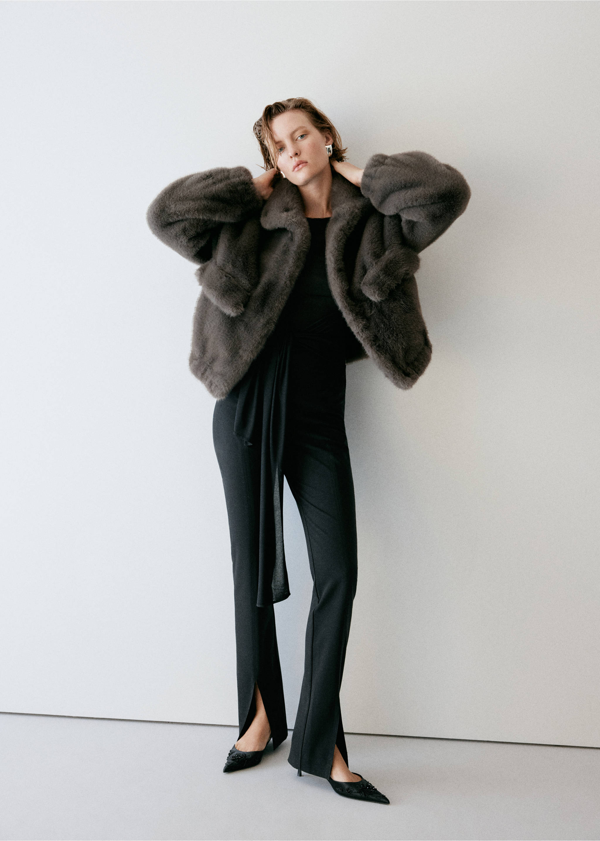 Pantalon skinny fendu en bas - Plan général, Noir. Ref: 37067796-00.