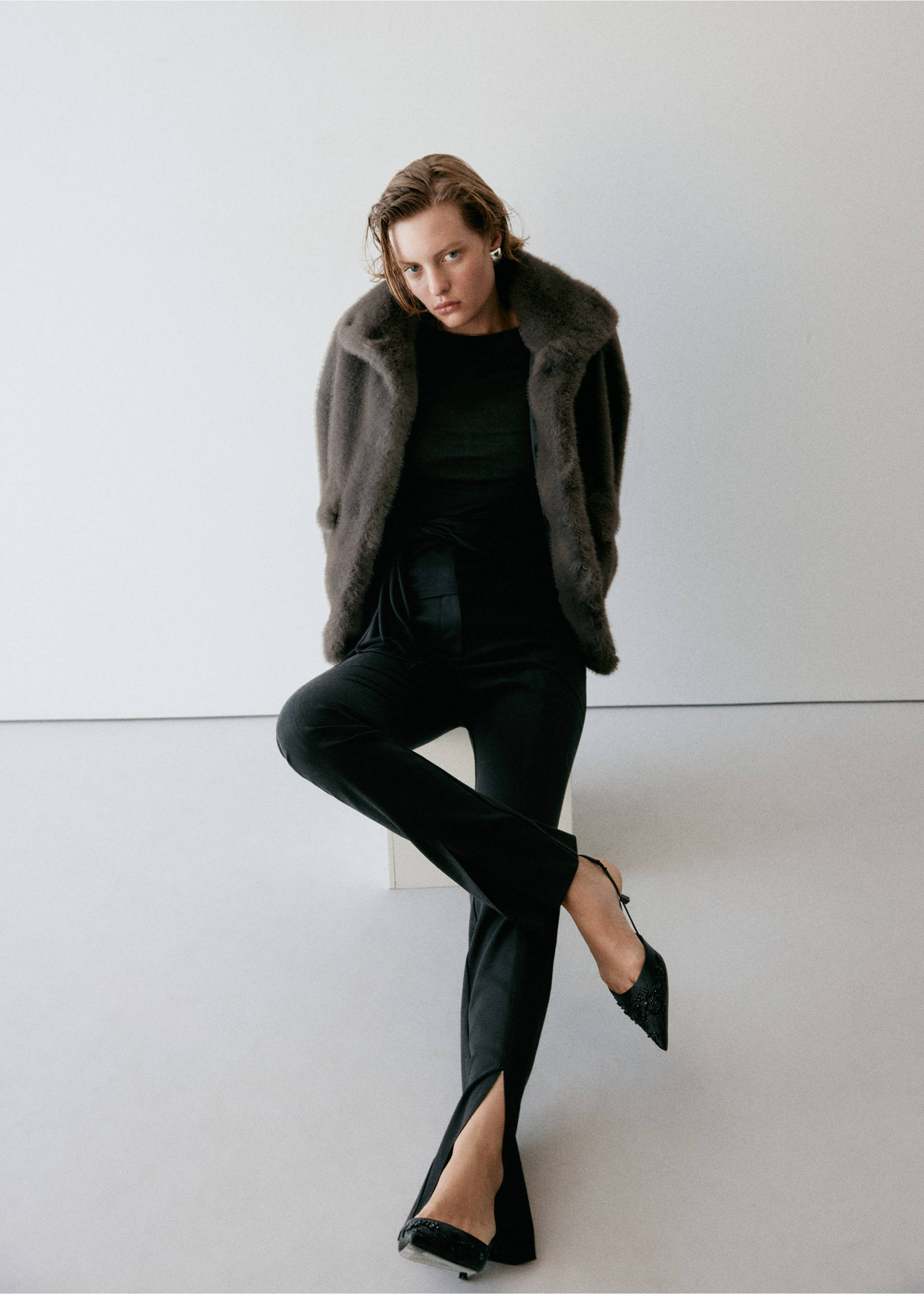 Pantalon skinny fendu en bas - Détail de l'article 2, Noir. Ref: 37067796-00.