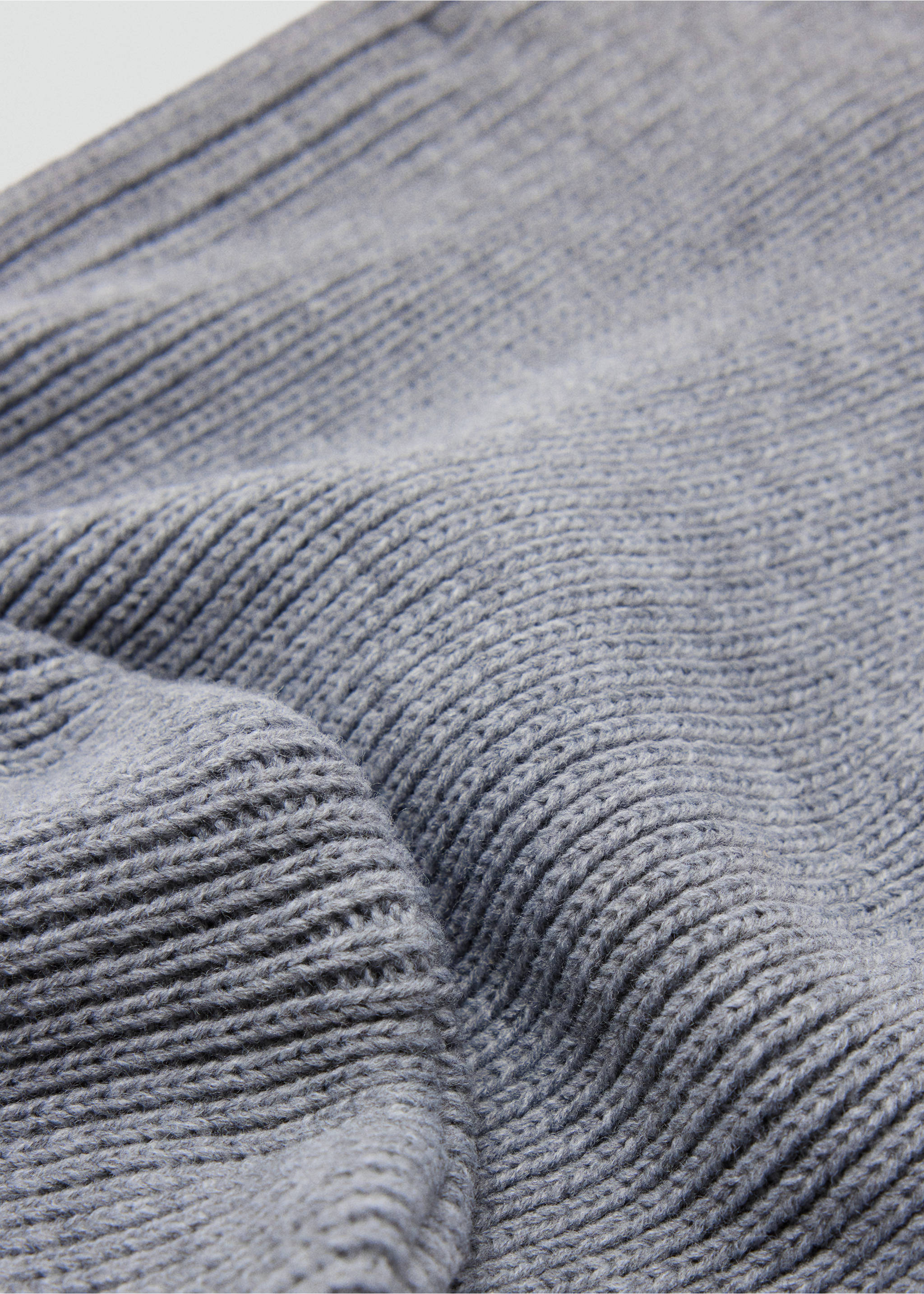 Grey hat knit detail showing the soft ribbed texture., Medium Heather Grey. Ref: 37067800-00.