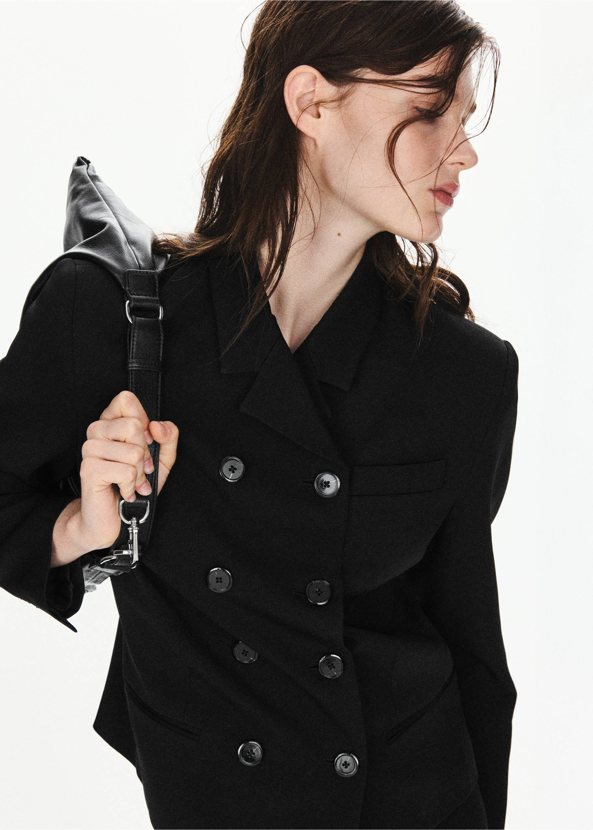 Cropped crossover blazer - Details of the article 1, Black. Ref: 37067807-00.