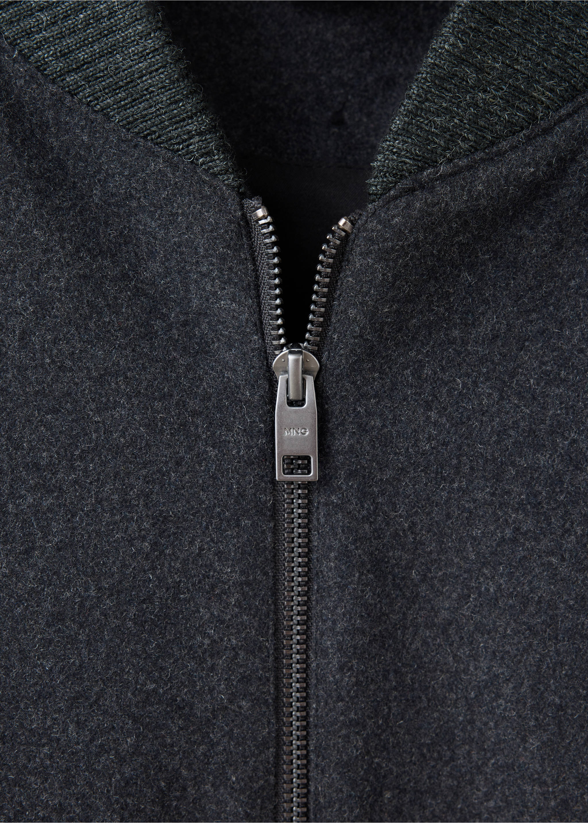 Jacket corcega - Details of the article 8, Charcoal. Ref: 37067883-00.