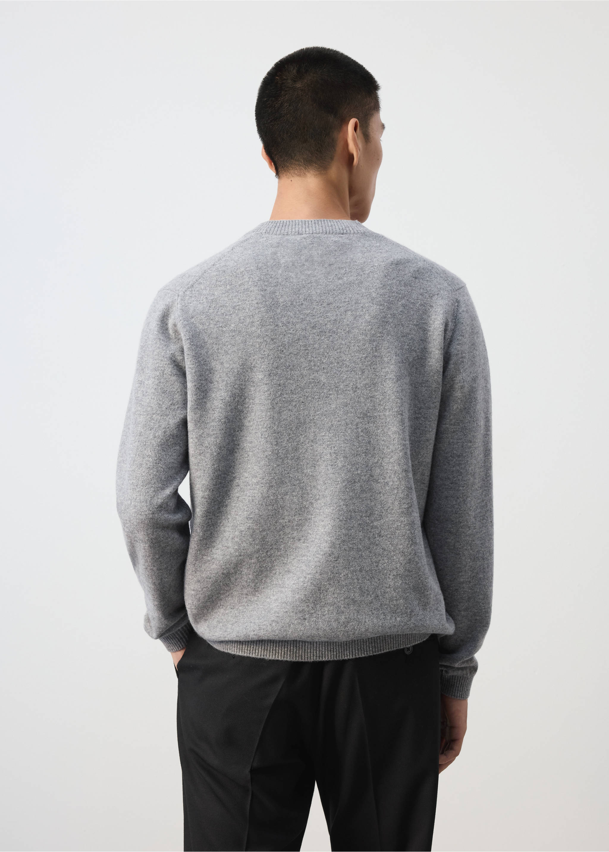 Grey knitted cardigan seen from the back, featuring a crew neck and ribbed trims., Medium Heather Grey. Ref: 37067886-00.