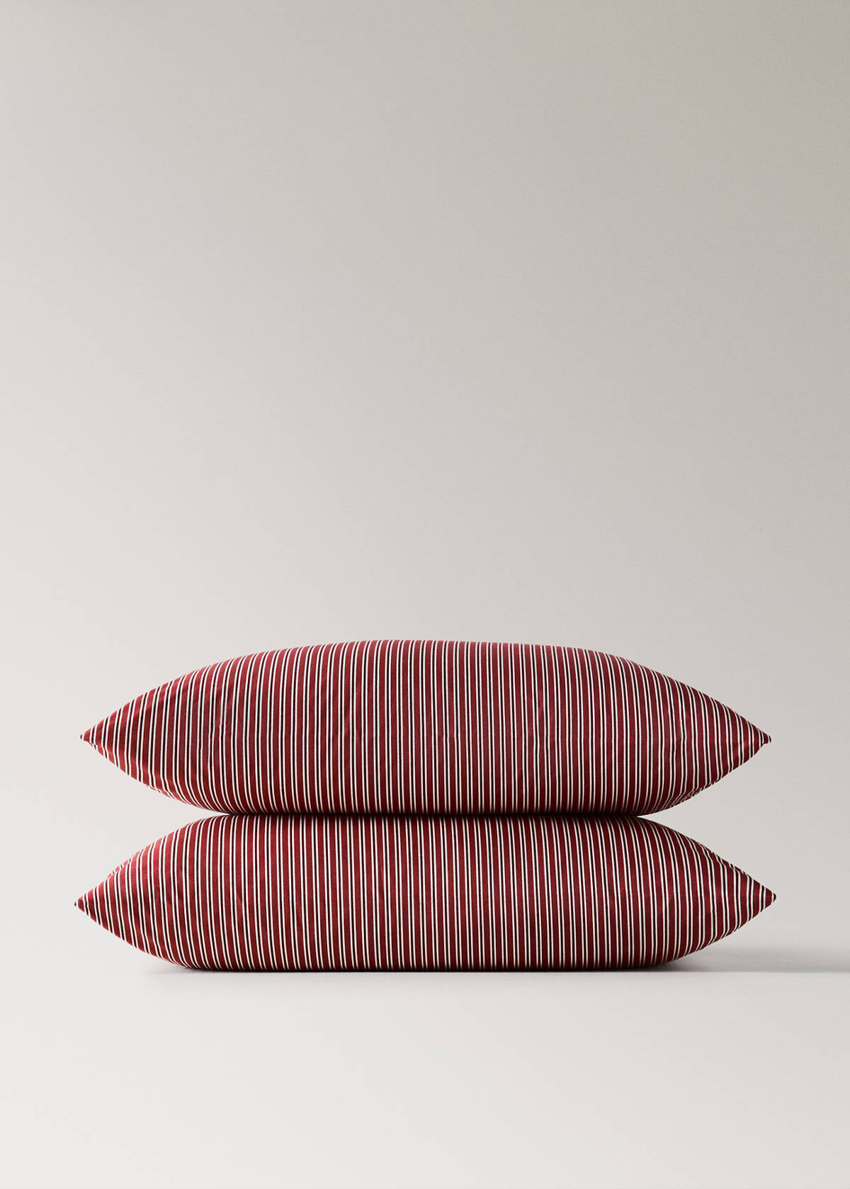 Two striped cotton pillowcases, 60 x 60 cm — Red