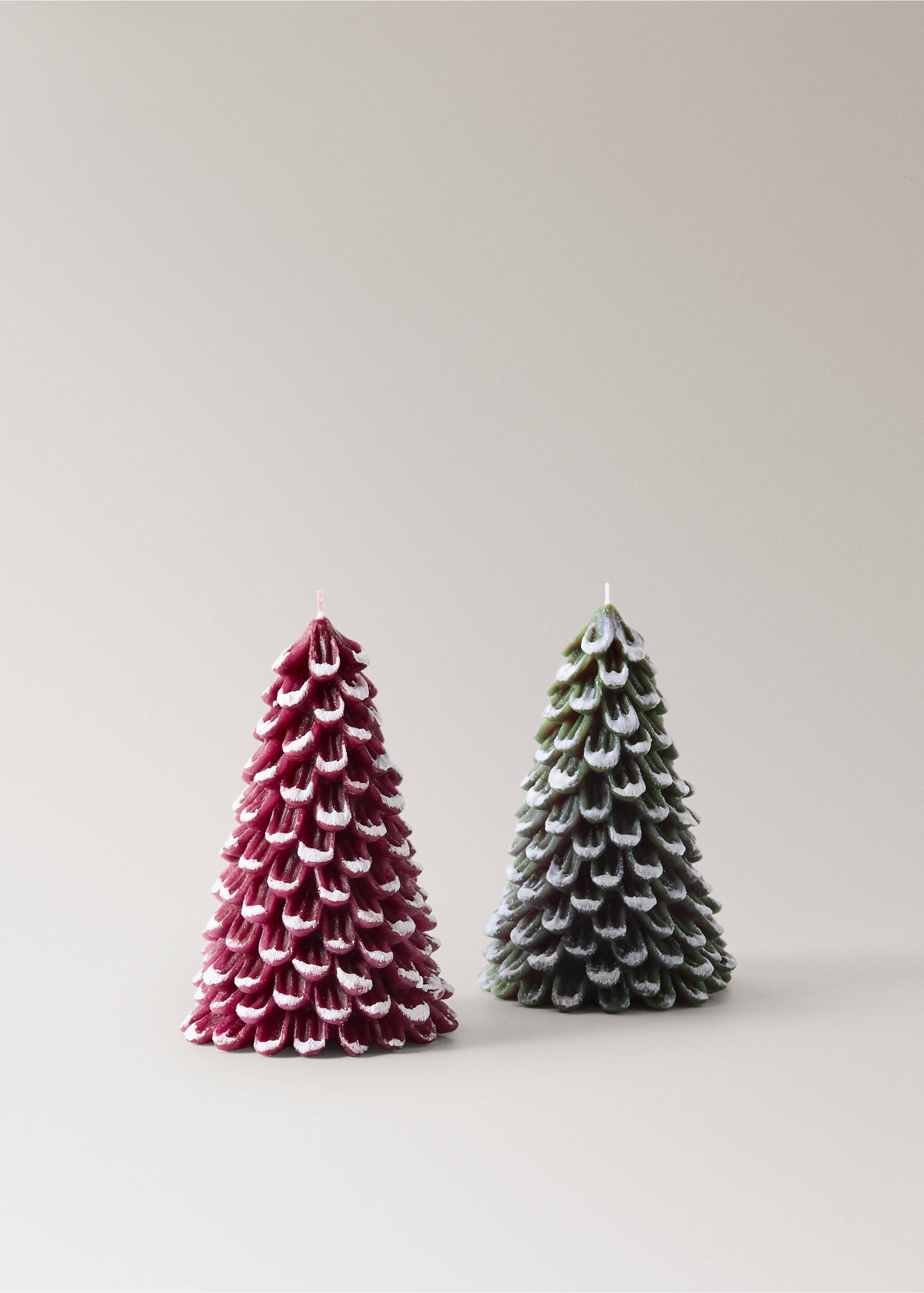 Two pine tree-shaped candles in burgundy and green with snow-effect white tips., Green. Ref: 37067892-00.