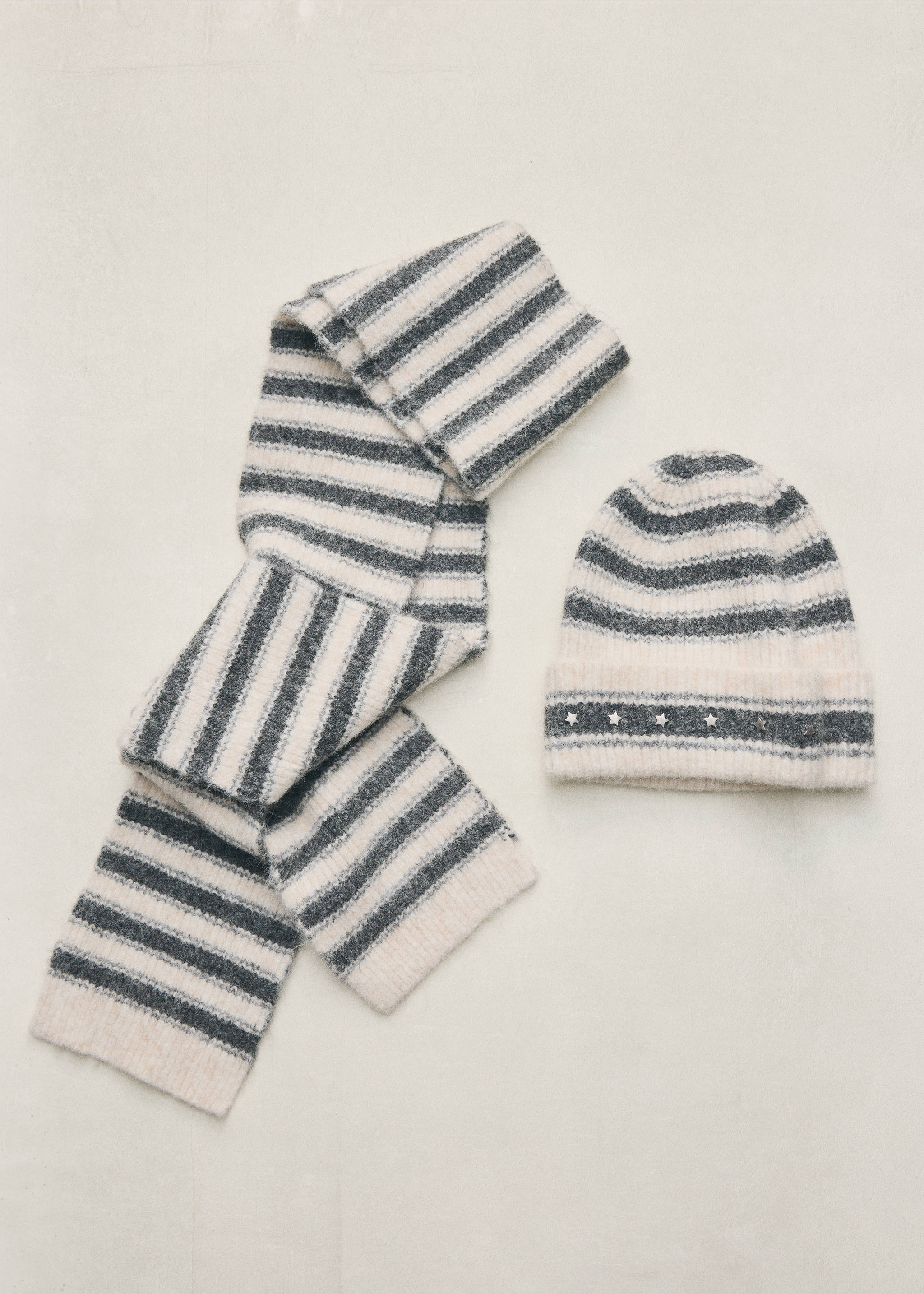 Striped knit hat - Details of the article 5, Sand. Ref: 37067896-00.